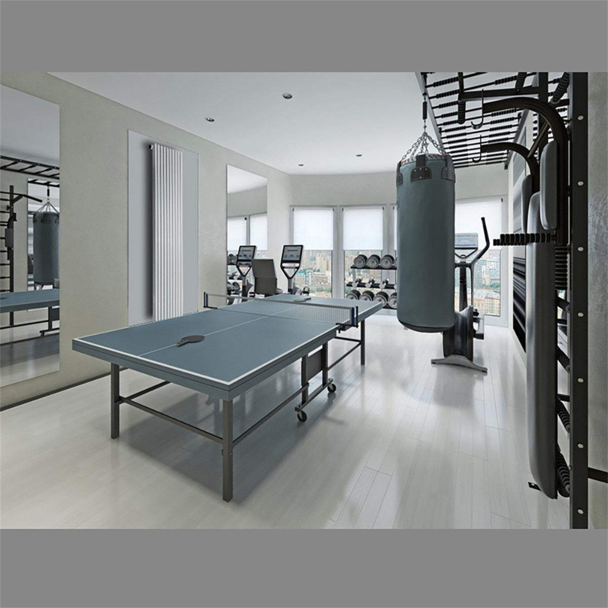 Moderne trainingsruimte met een tafeltennistafel en fitnessapparatuur.