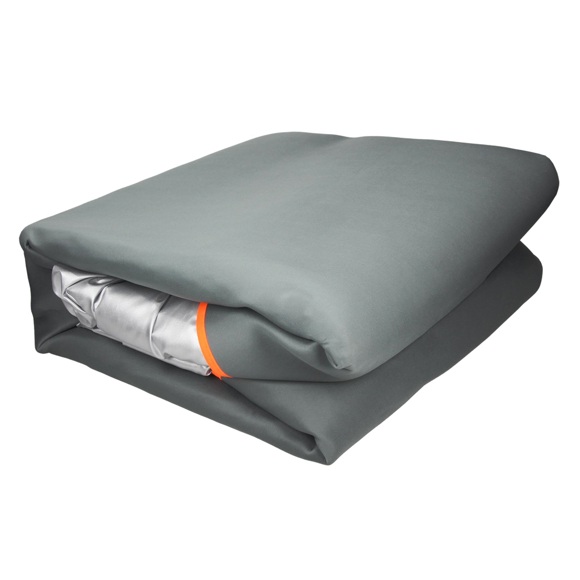 Geknickte graue Abdeckung mit silbernem Innenfutter.