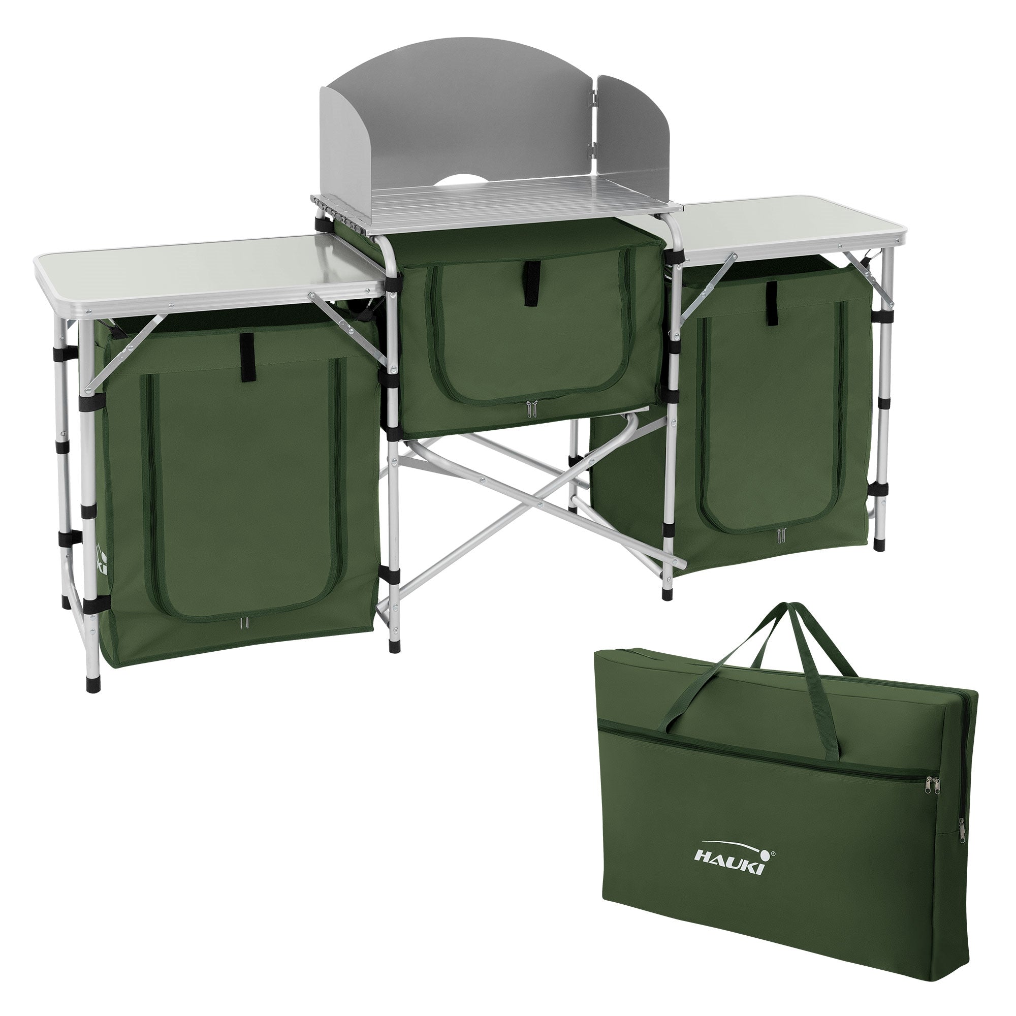 Campingküche mit zwei Tischen und Tragetasche.