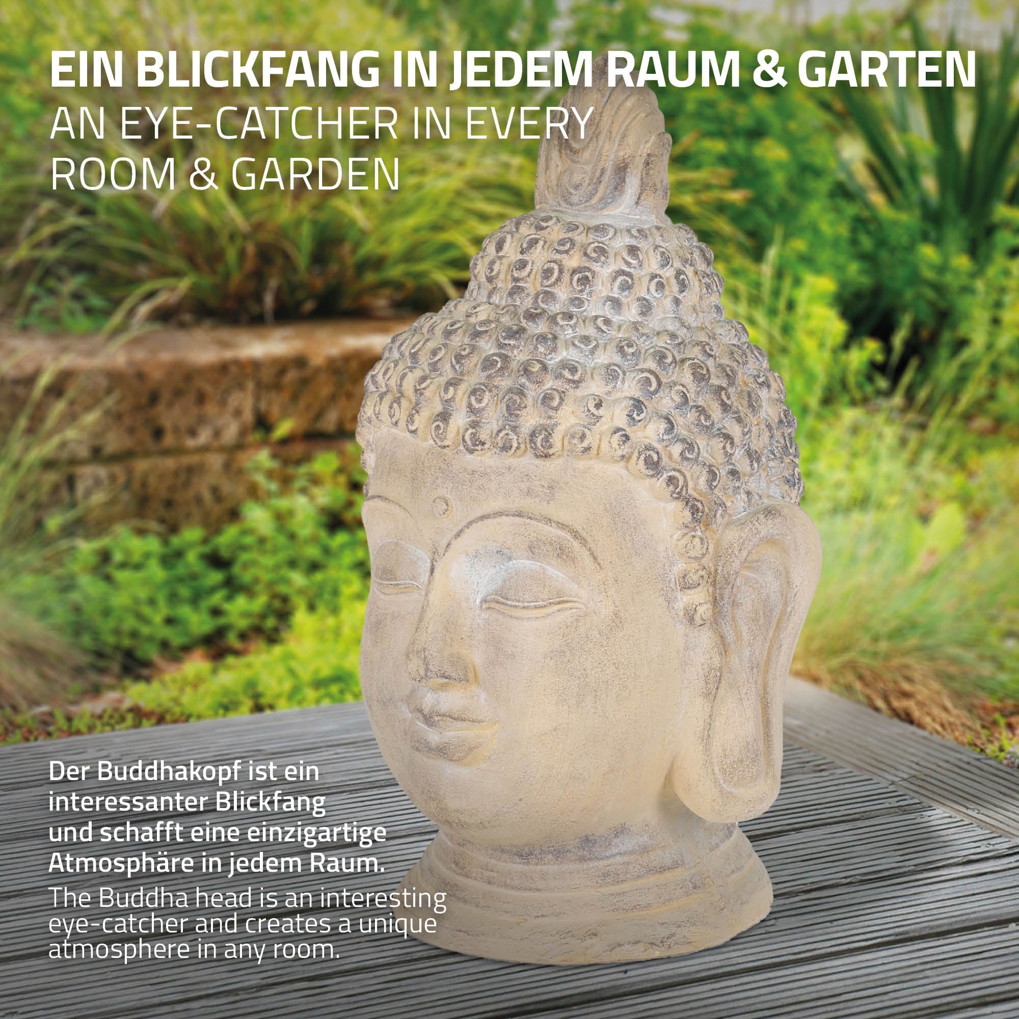 Ein Buddha-Kopf aus Stein auf einem hellen Hintergrund.