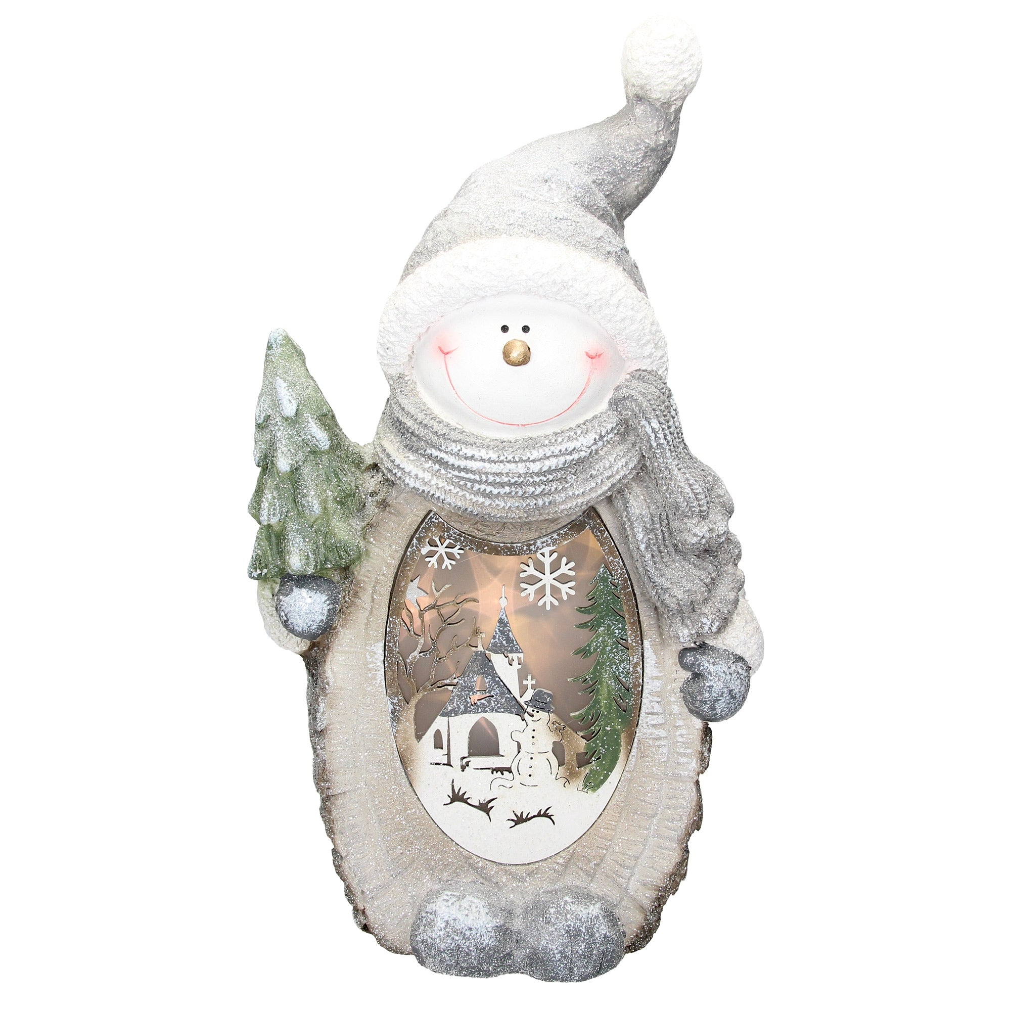 Dekorativer Schneemann mit Tannenbaum und beleuchtetem Winterdorf.