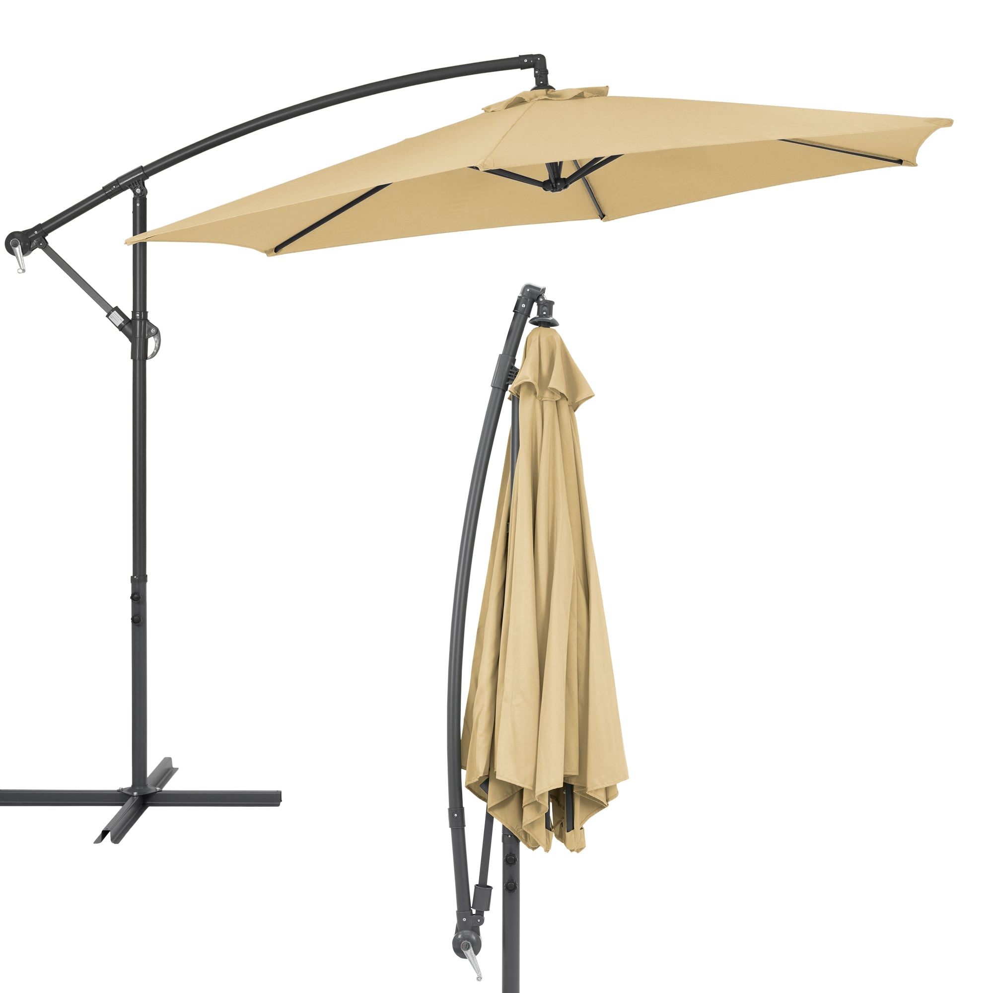 Un parasol beige monté sur un support stable.