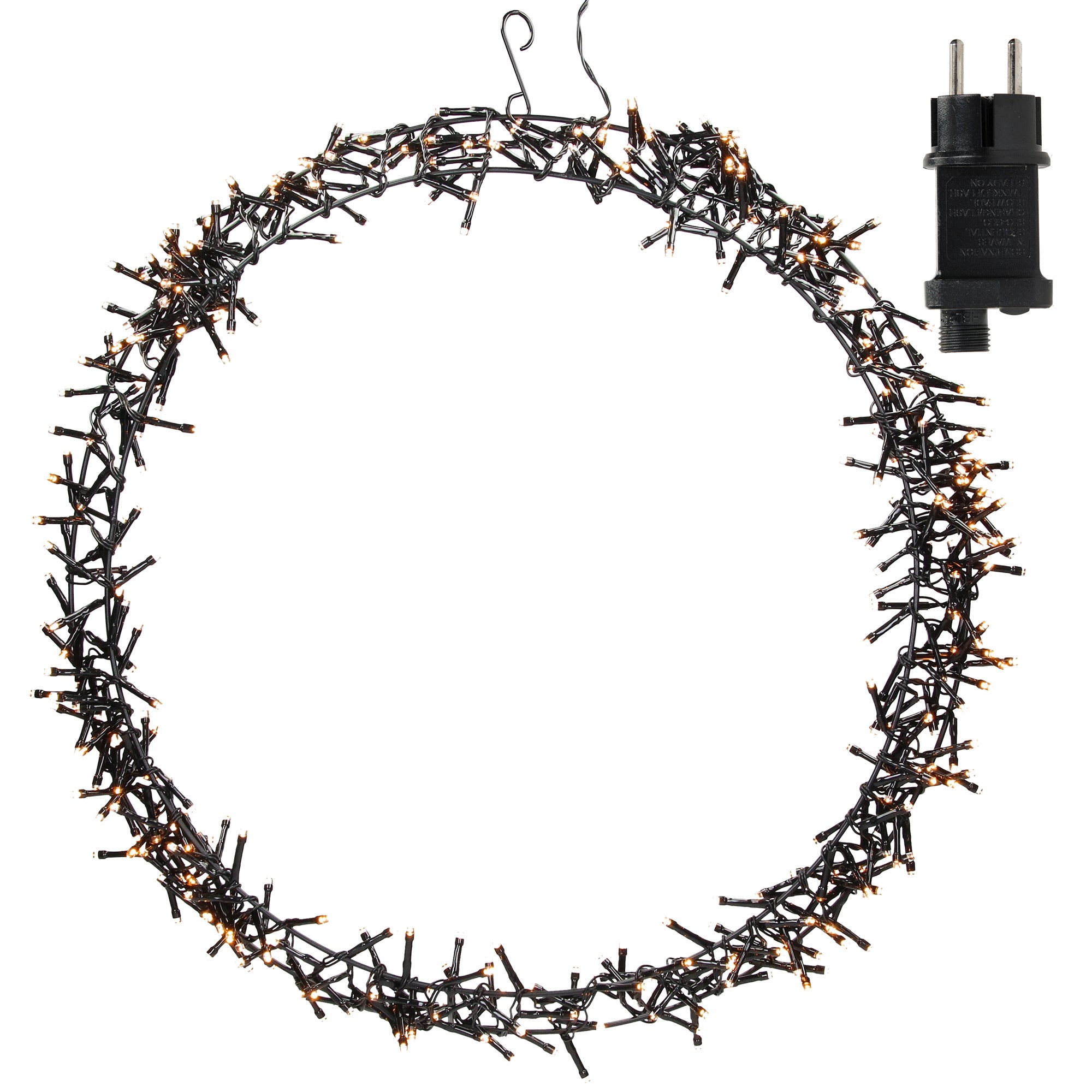 Kranz aus Lichtern mit Stecker, warmweiß, auf weißem Hintergrund.