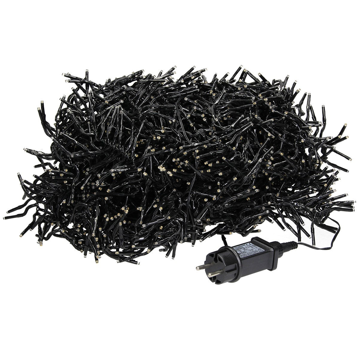 Unordentlich liegende schwarze LED-Lichterkette mit Stecker.