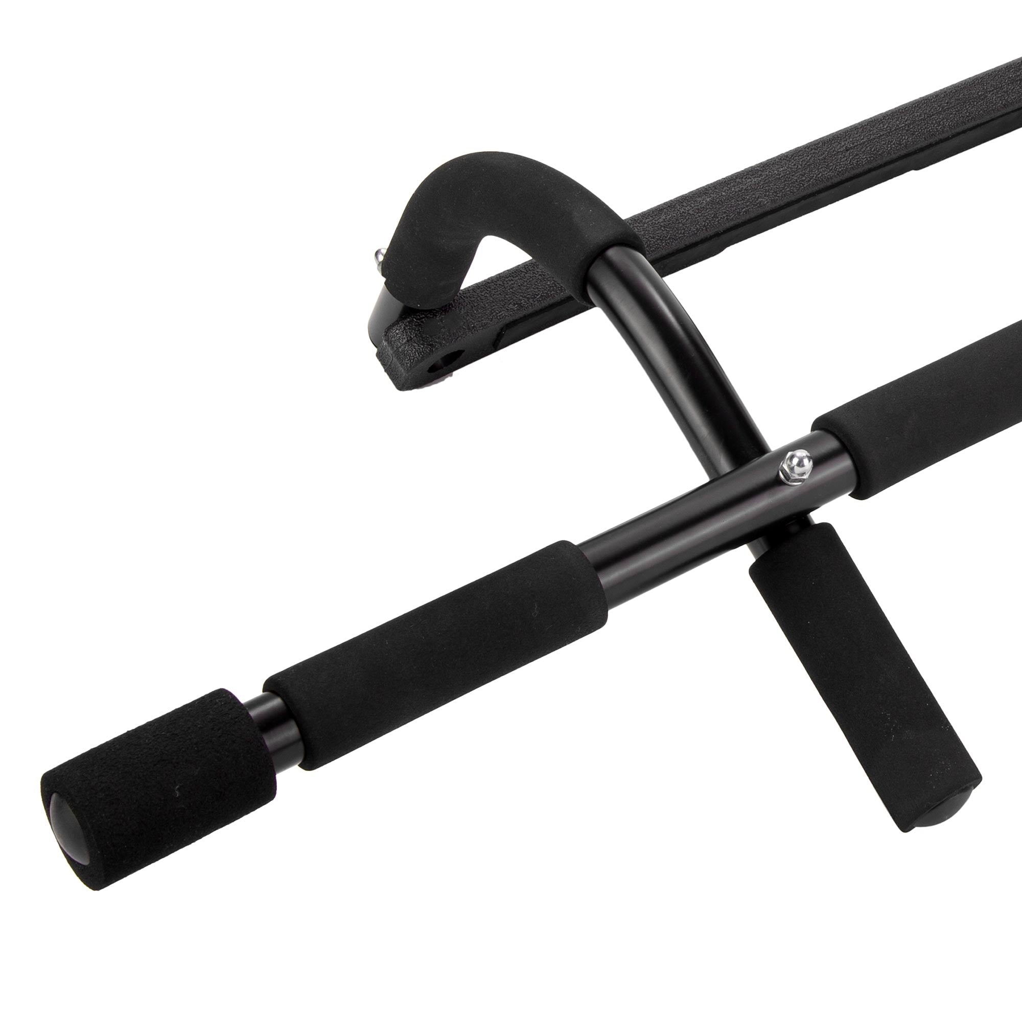 Detailaufnahme eines schwarzen Fitnessgeräts mit gepolsterten Griffen.