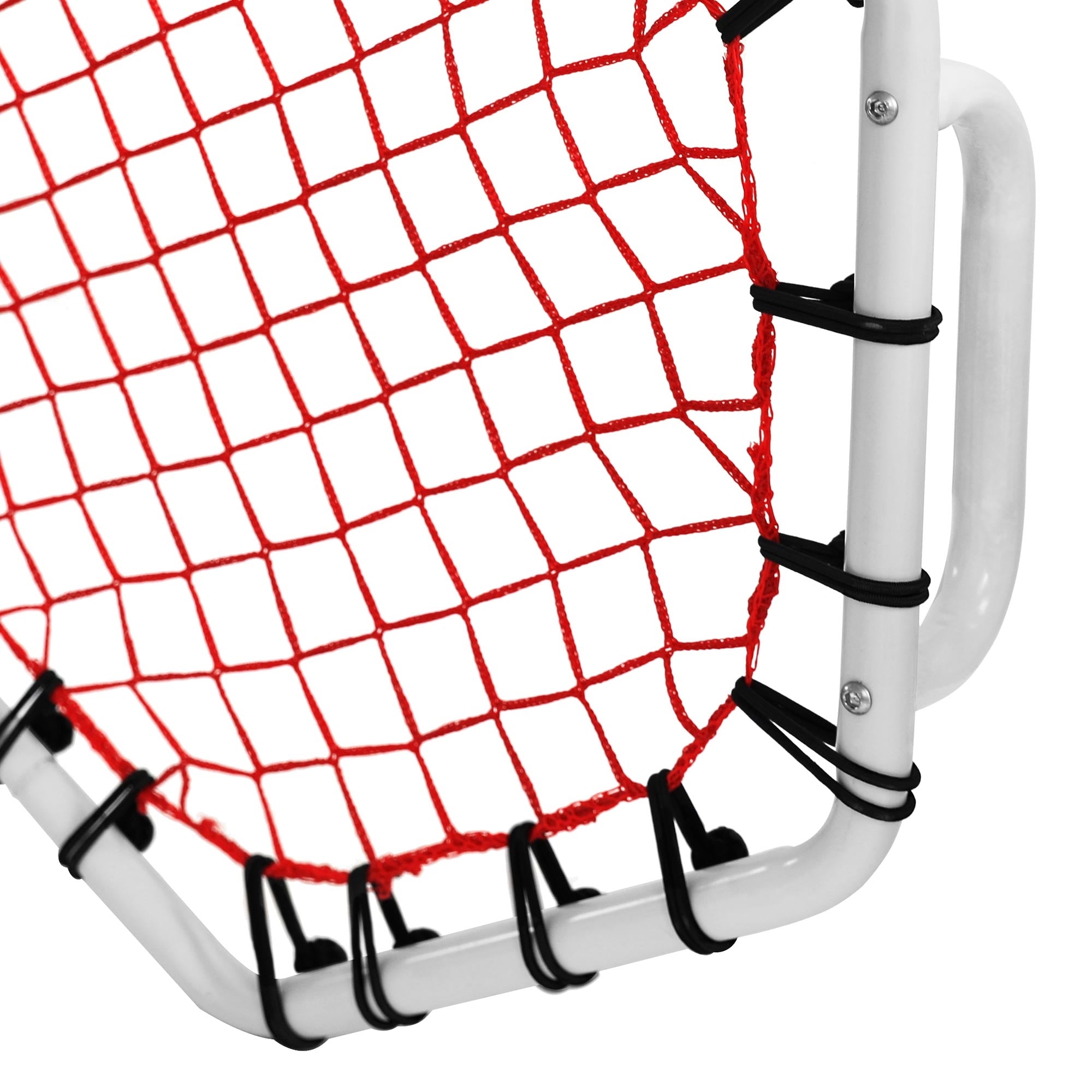 Detailaufnahme eines Fußballtorrahmens mit rotem Netz.