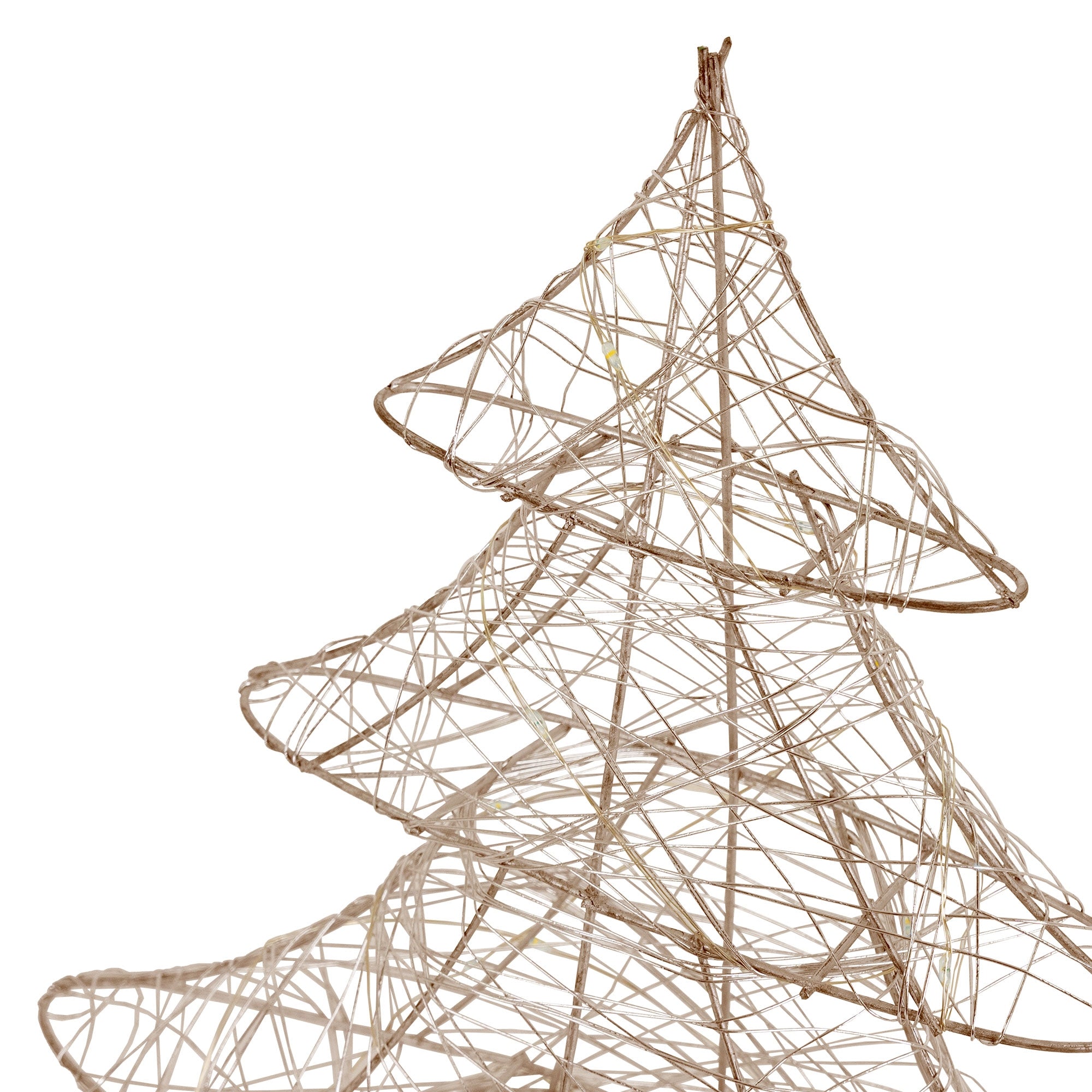 Detailaufnahme eines dekorativen Weihnachtsbaums aus geflochtenem Material.