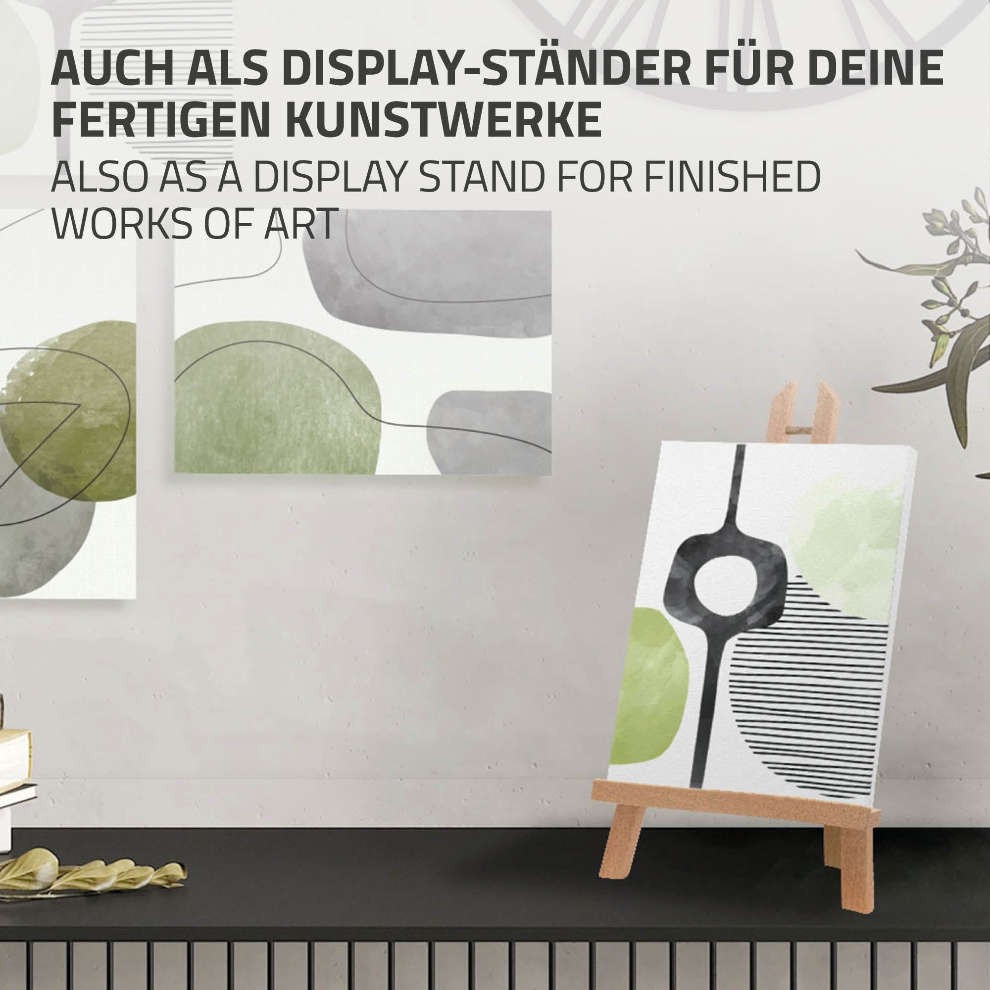 Kunstwerk op een klein standaard, omringd door abstracte afbeeldingen.