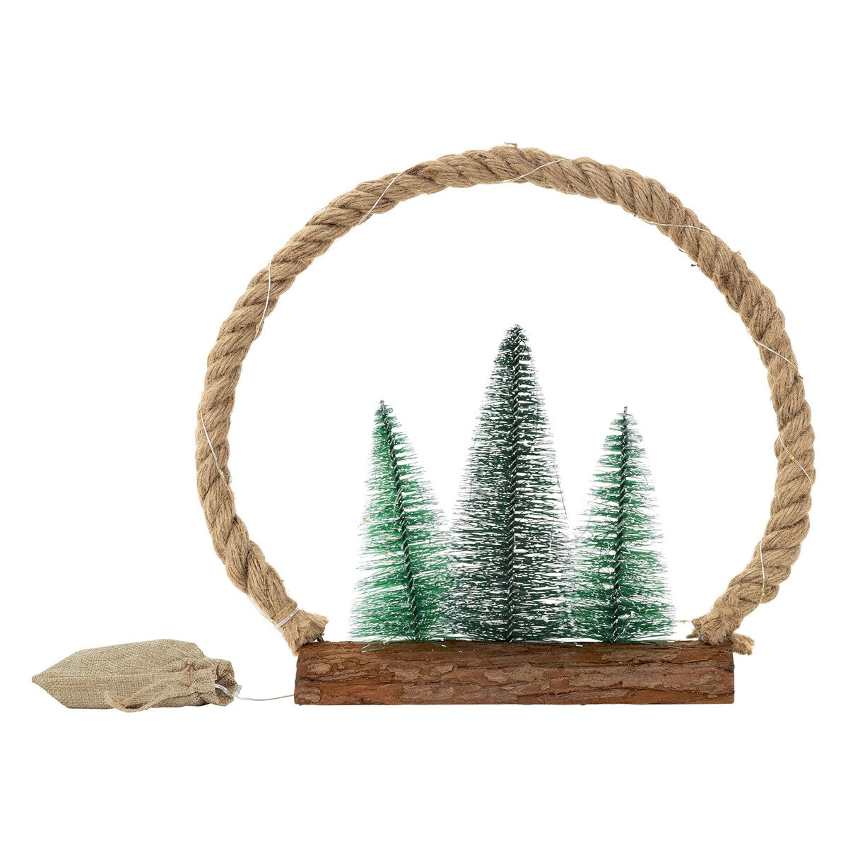 Drei Tannenbäume in einem runden Holzrahmen ohne Lichter.