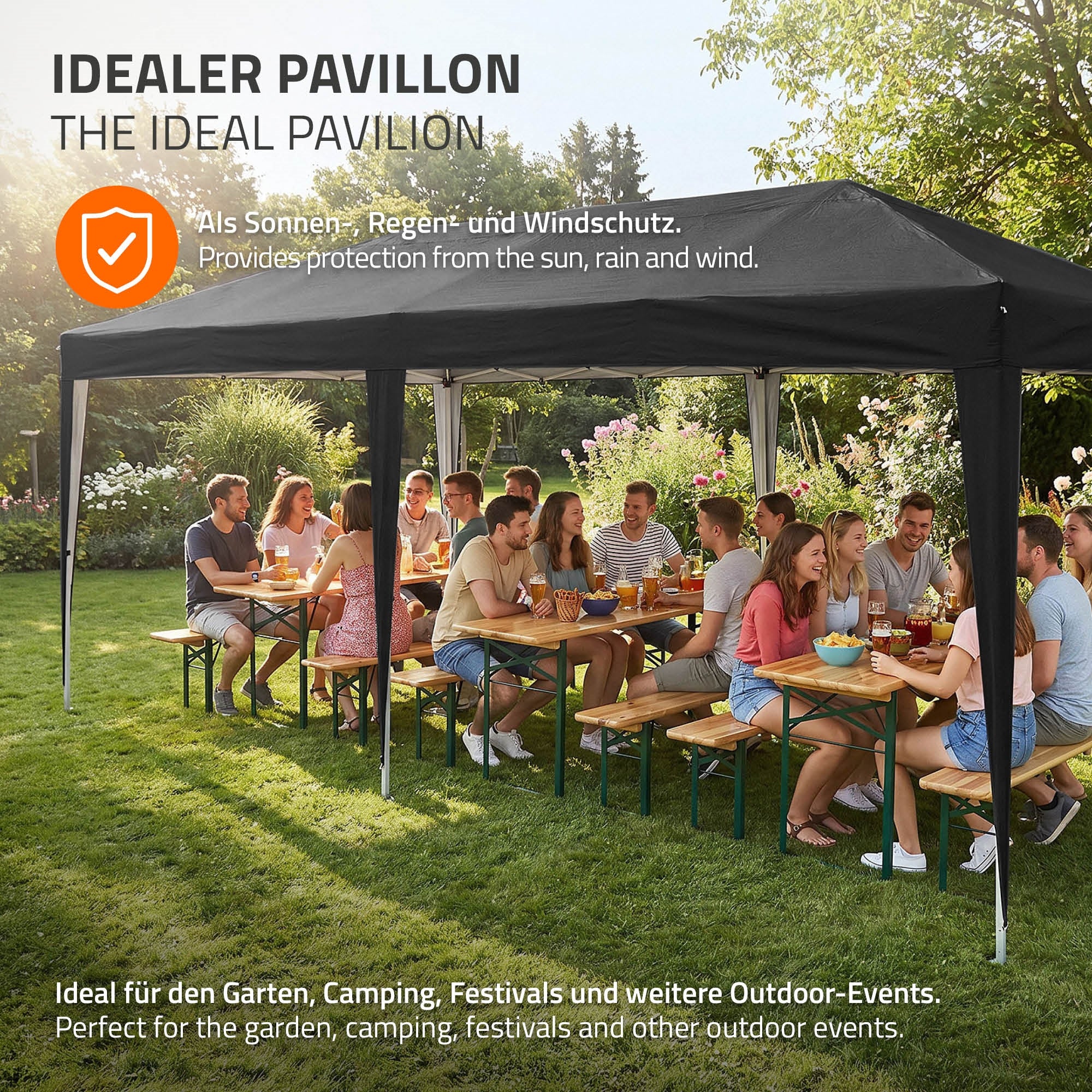Groupe de personnes assises sous un pavillon, entouré d'arbres et de fleurs.