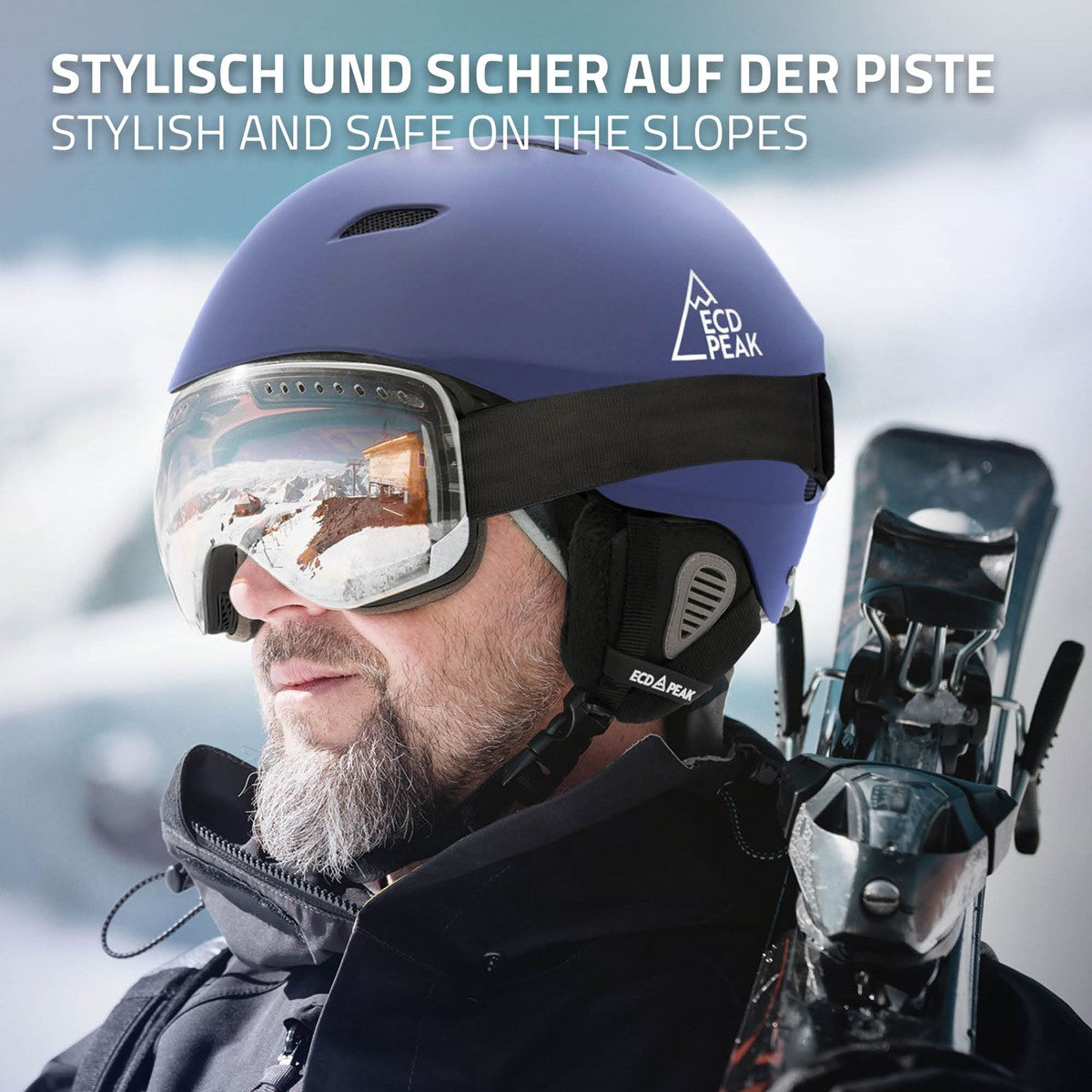 Mann mit blauem Skihelm und Skibrille, im Hintergrund Schnee und Berge.