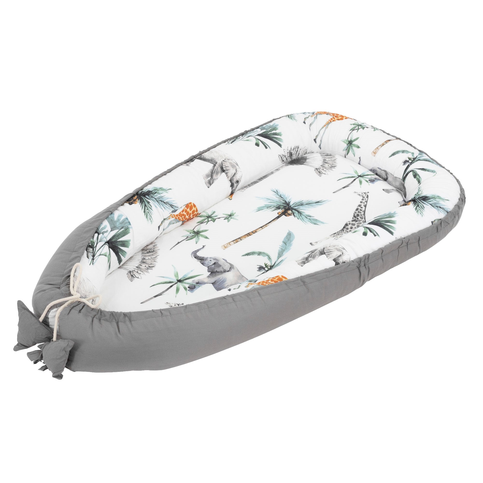 Nid pour bébé avec motifs d'animaux, entouré de palmiers et d'un bord gris.