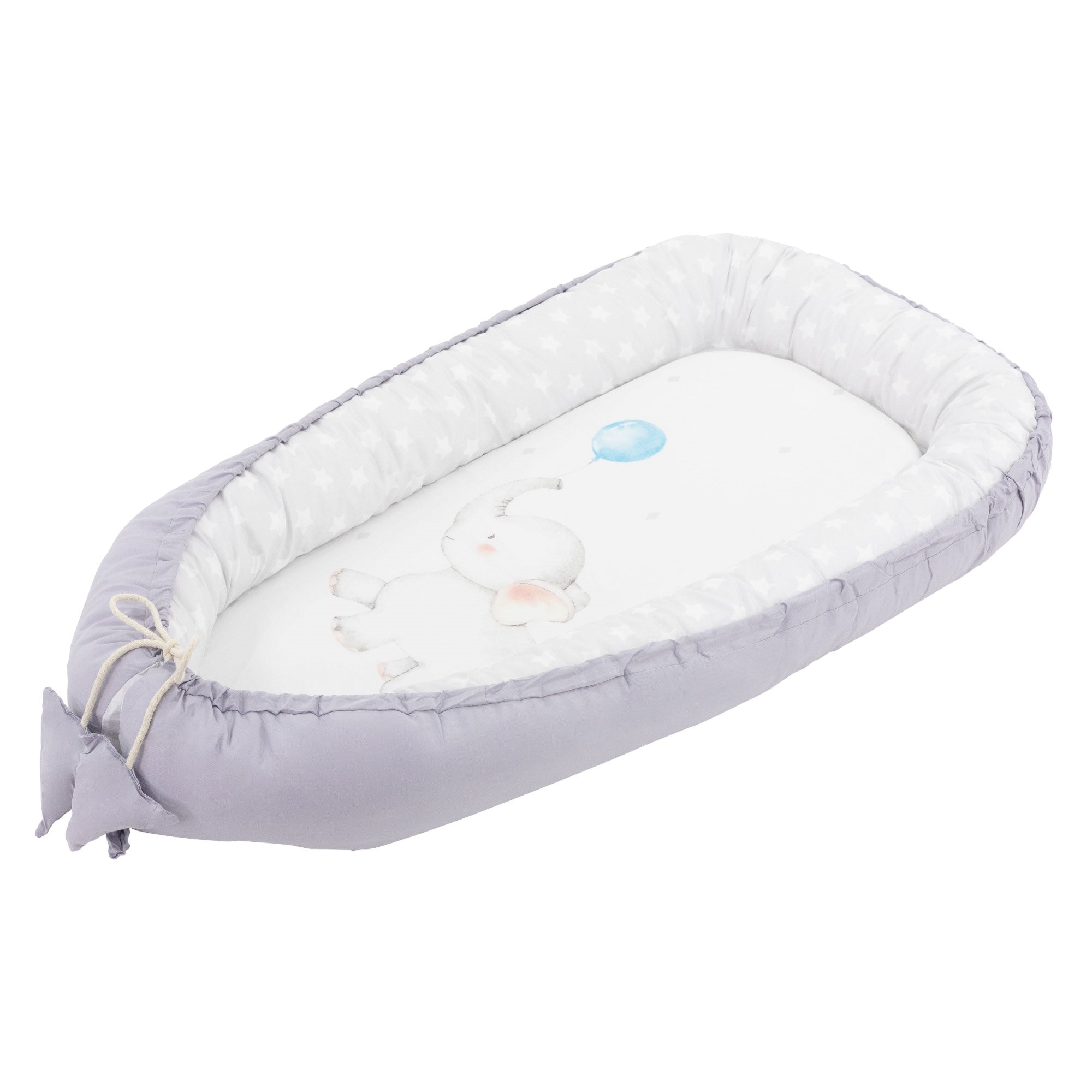 Nid pour bébé en violet avec un motif d'éléphant et une doublure grise.
