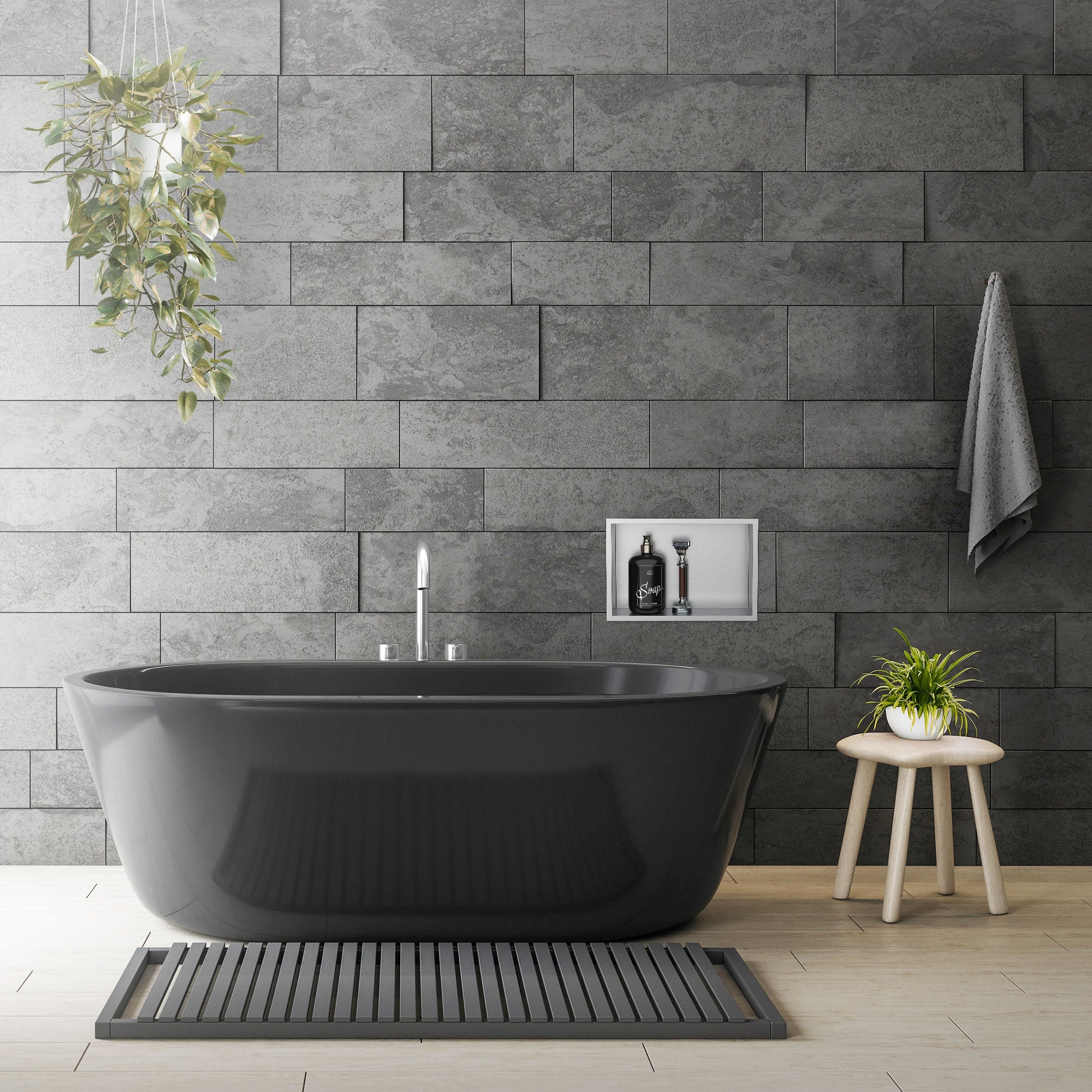 Ein schwarzes Badewanne in einem modernen Badezimmer mit grauen Fliesen und einem Wandrega