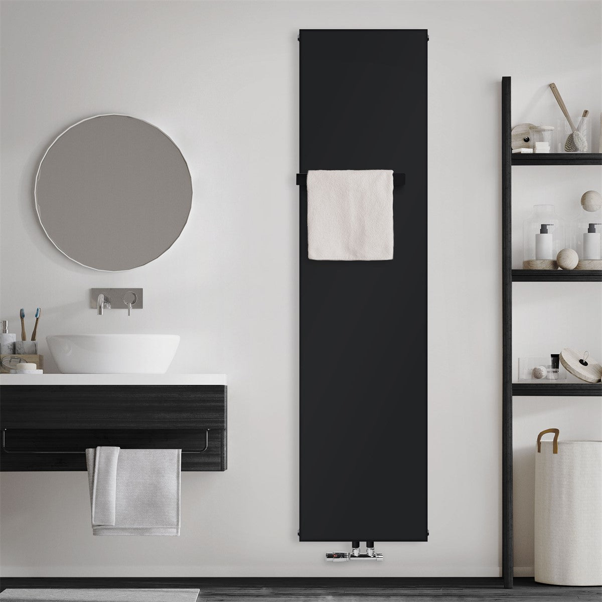 Zwart radiatorpaneel aan een muur met handdoekhouder.
