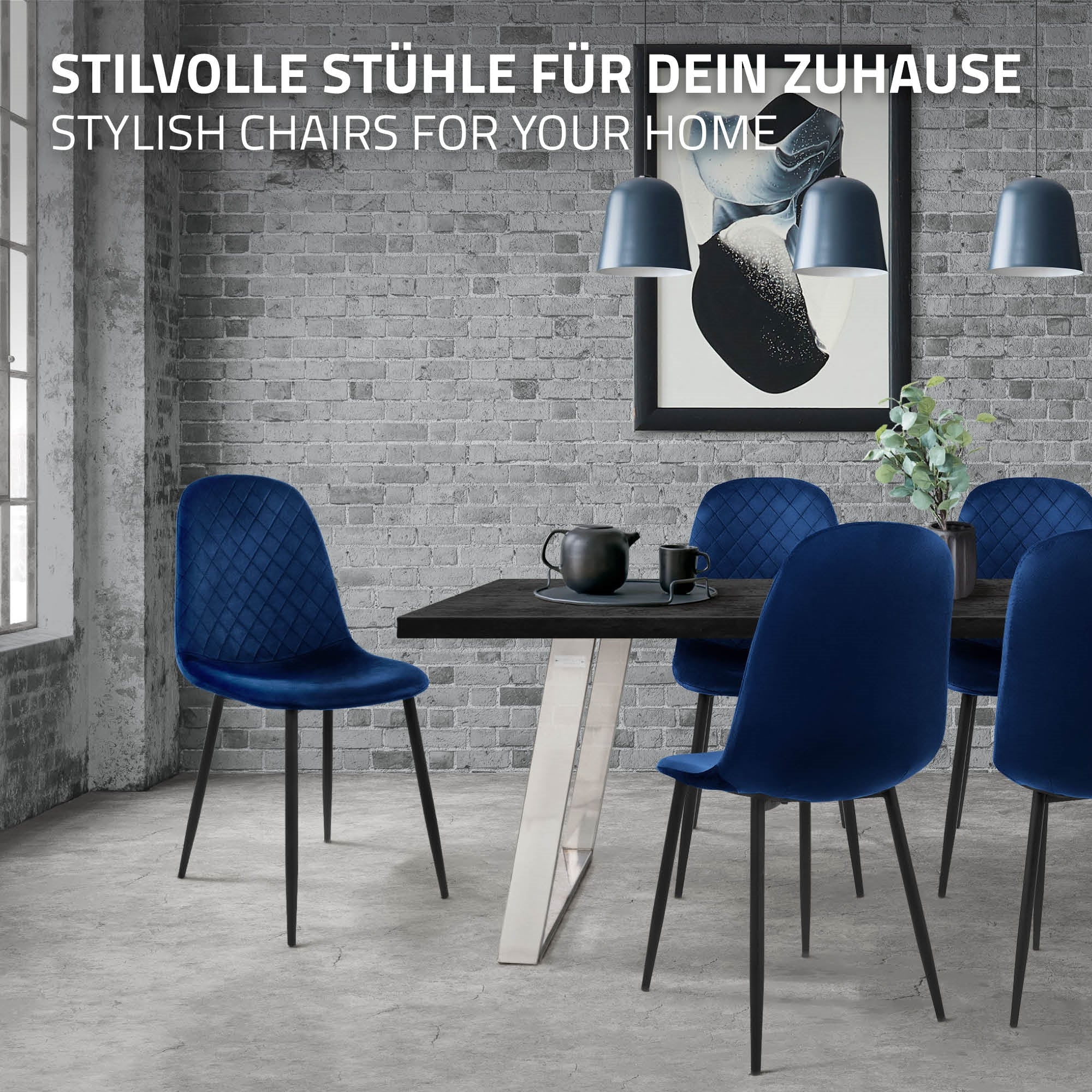 Chaises bleues élégantes autour d'une table dans une pièce moderne.