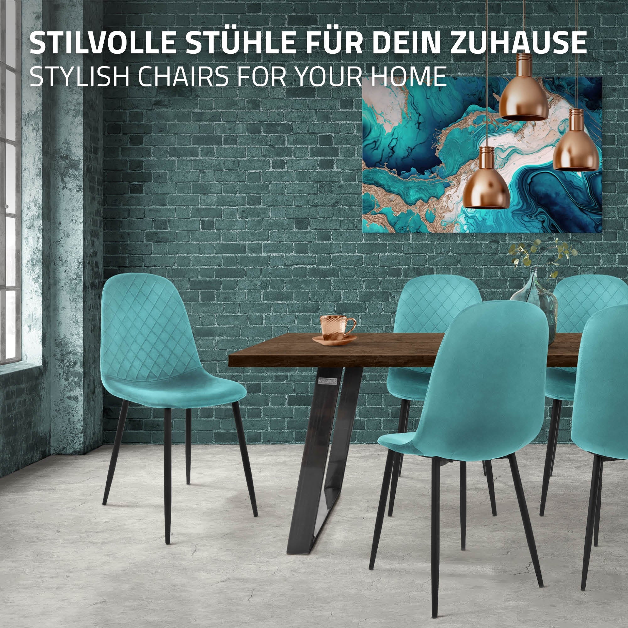 Türkise Stühle um einen Tisch in einem stilvollen Raum.