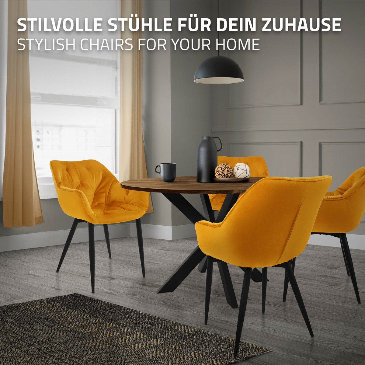 Ein Esszimmer mit einem runden Tisch und drei gelben Stühlen.