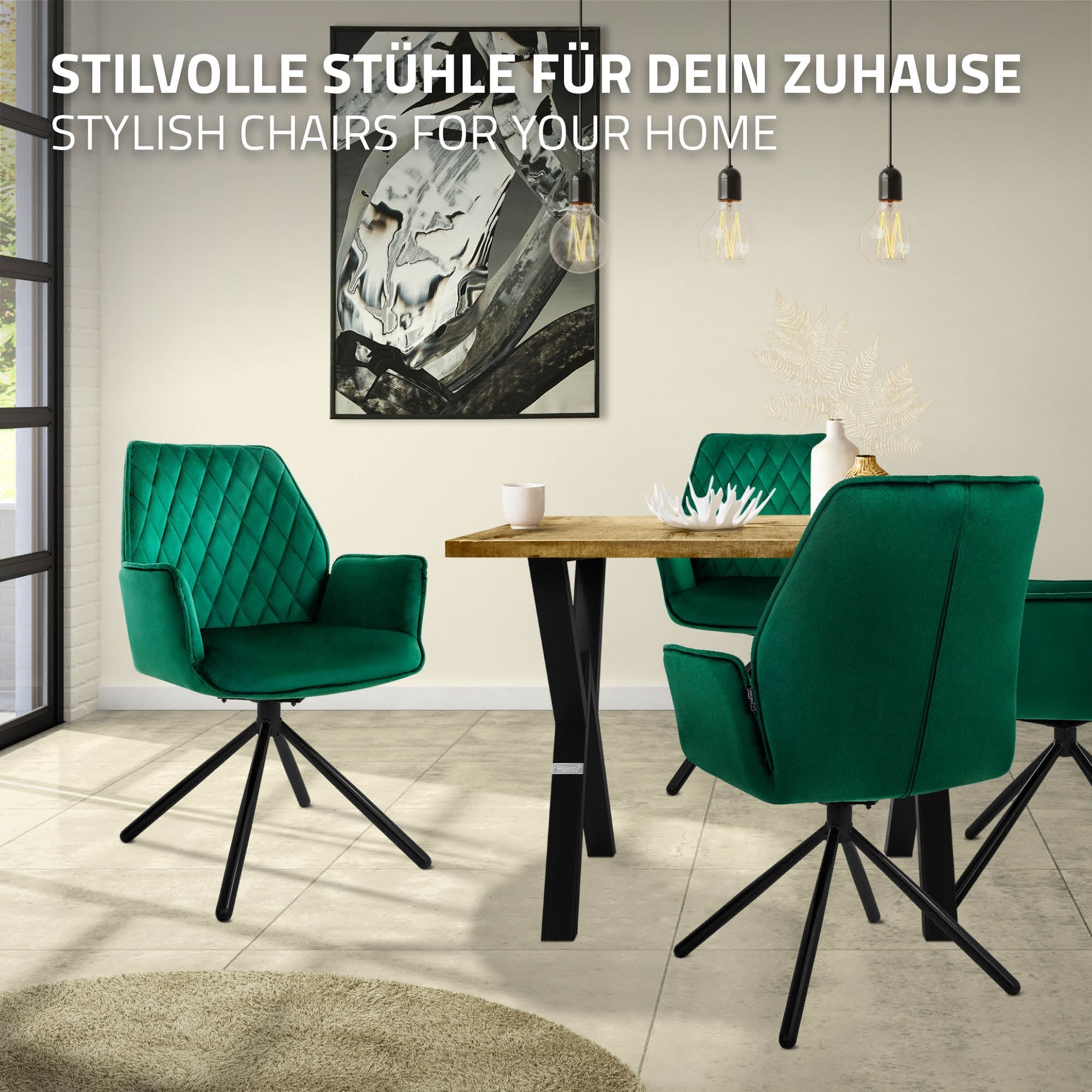 Sillas verdes alrededor de una mesa en un espacio moderno con grandes ventanas.