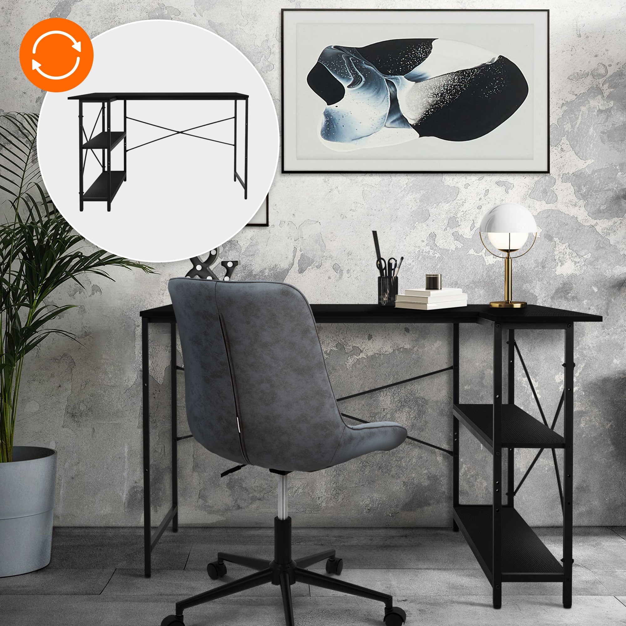 Schreibtisch mit schwarzem Gestell, grauem Stuhl und Wandbild im Hintergrund.