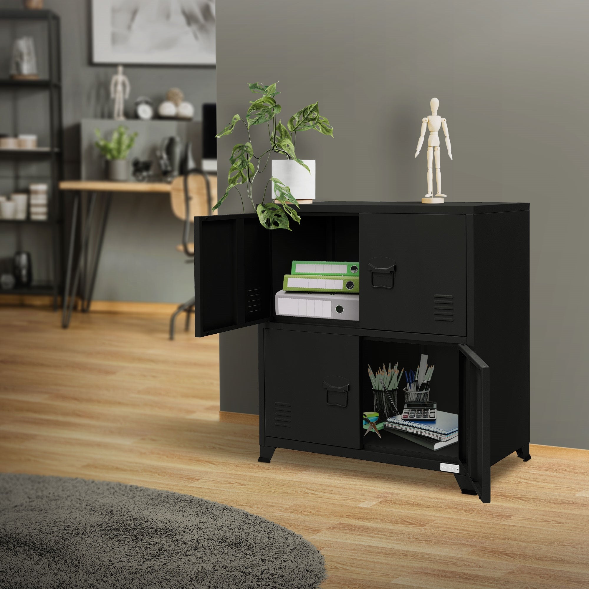 Schwarzer Aktenschrank mit offenen Türen, Pflanzen und einer Figur auf dem Schrank.