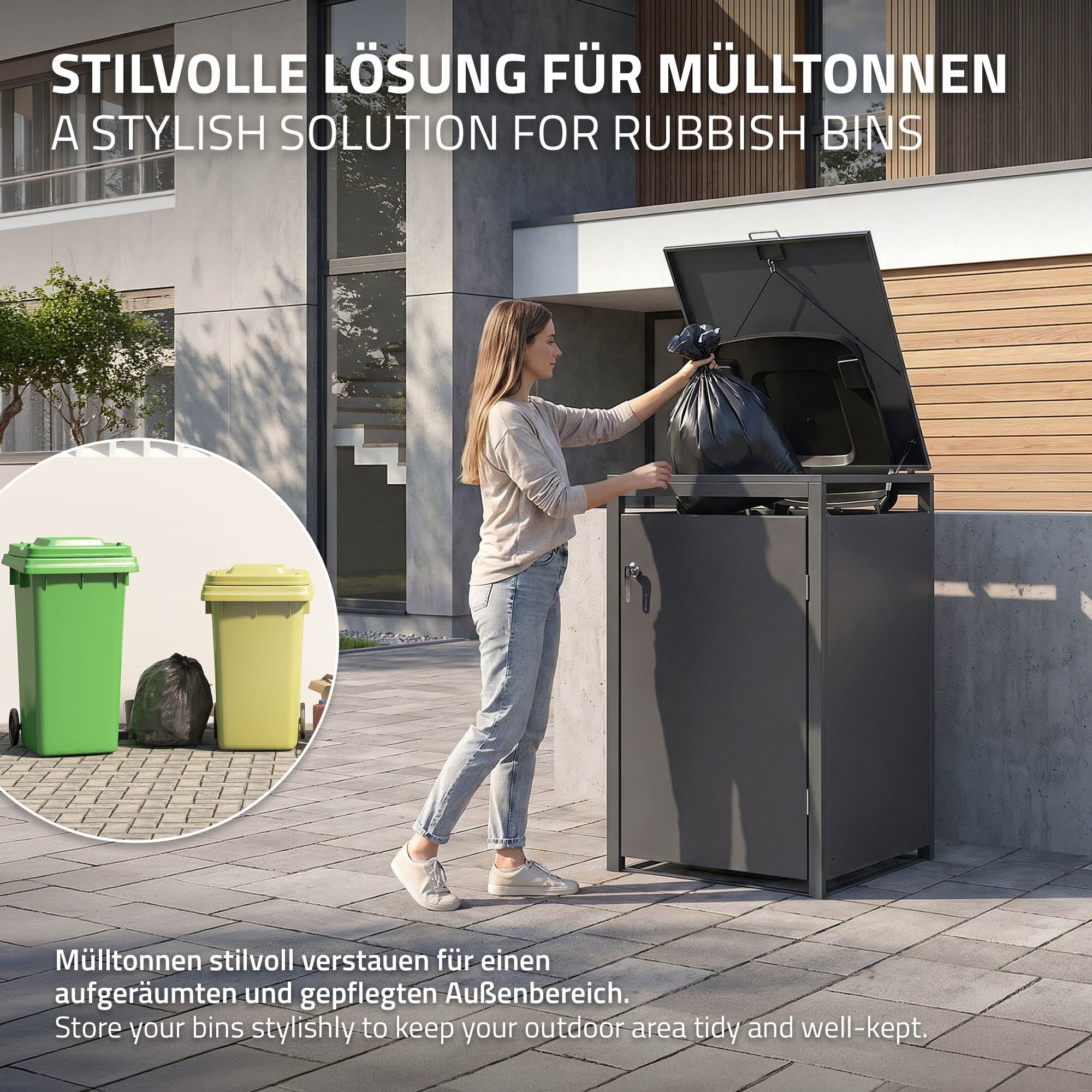Eine Person steht vor einem Mülltonnenbehälter und hält einen Müllsack in