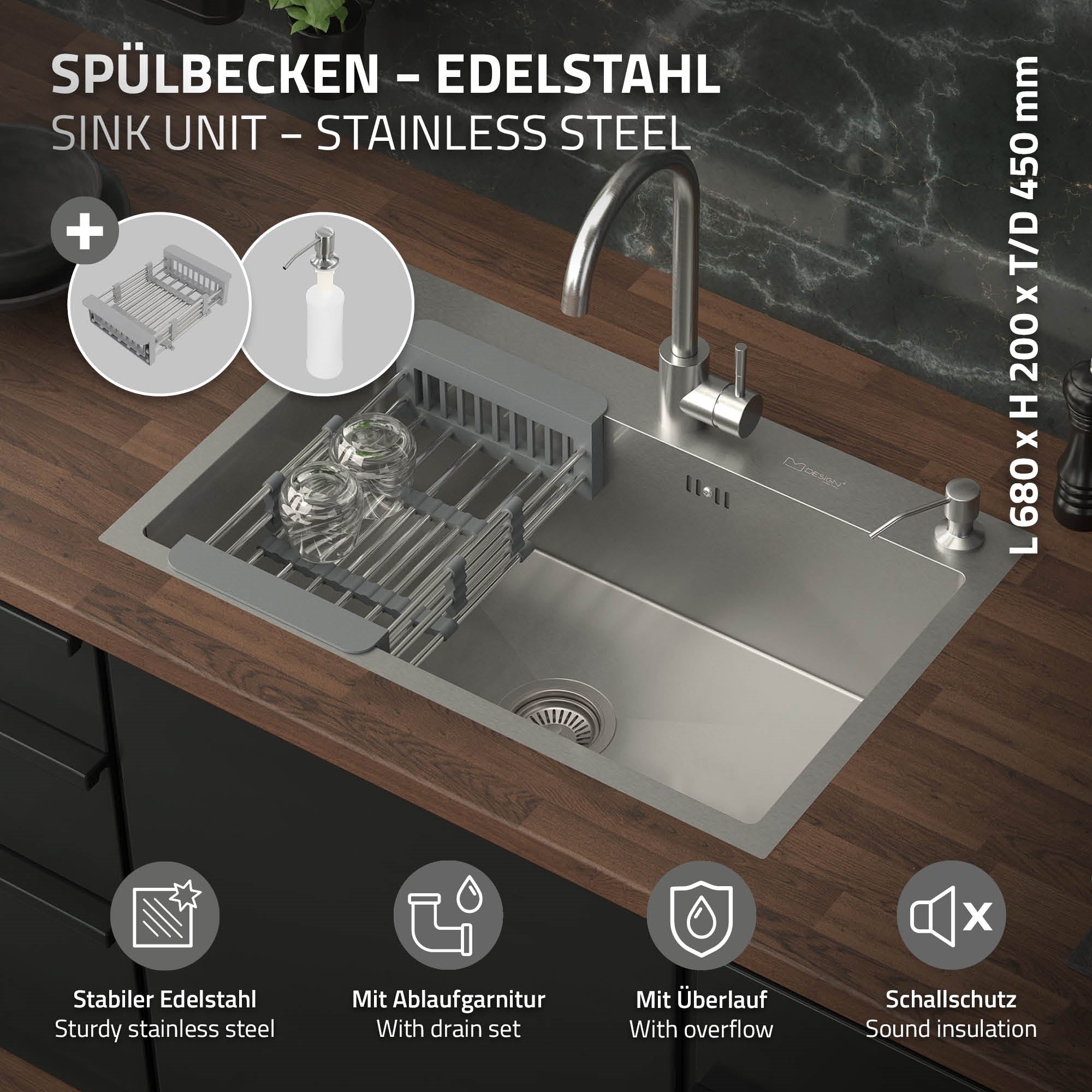 Spülbecken in Edelstahl mit Zubehör auf Holzoberfläche.