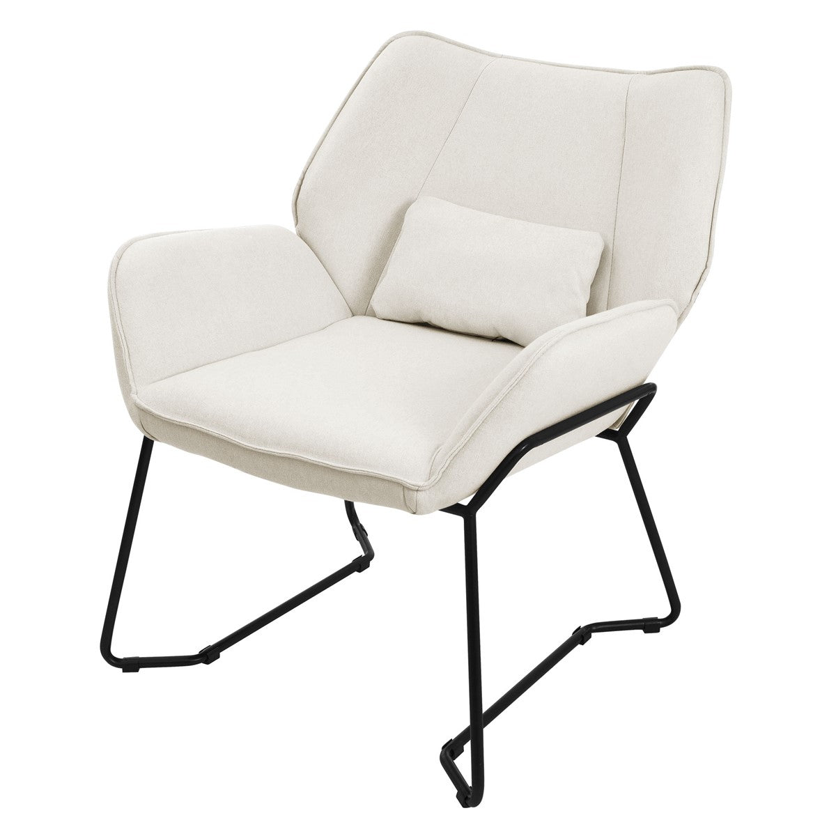 Beiger Sessel mit schwarzem Gestell und Kissen.