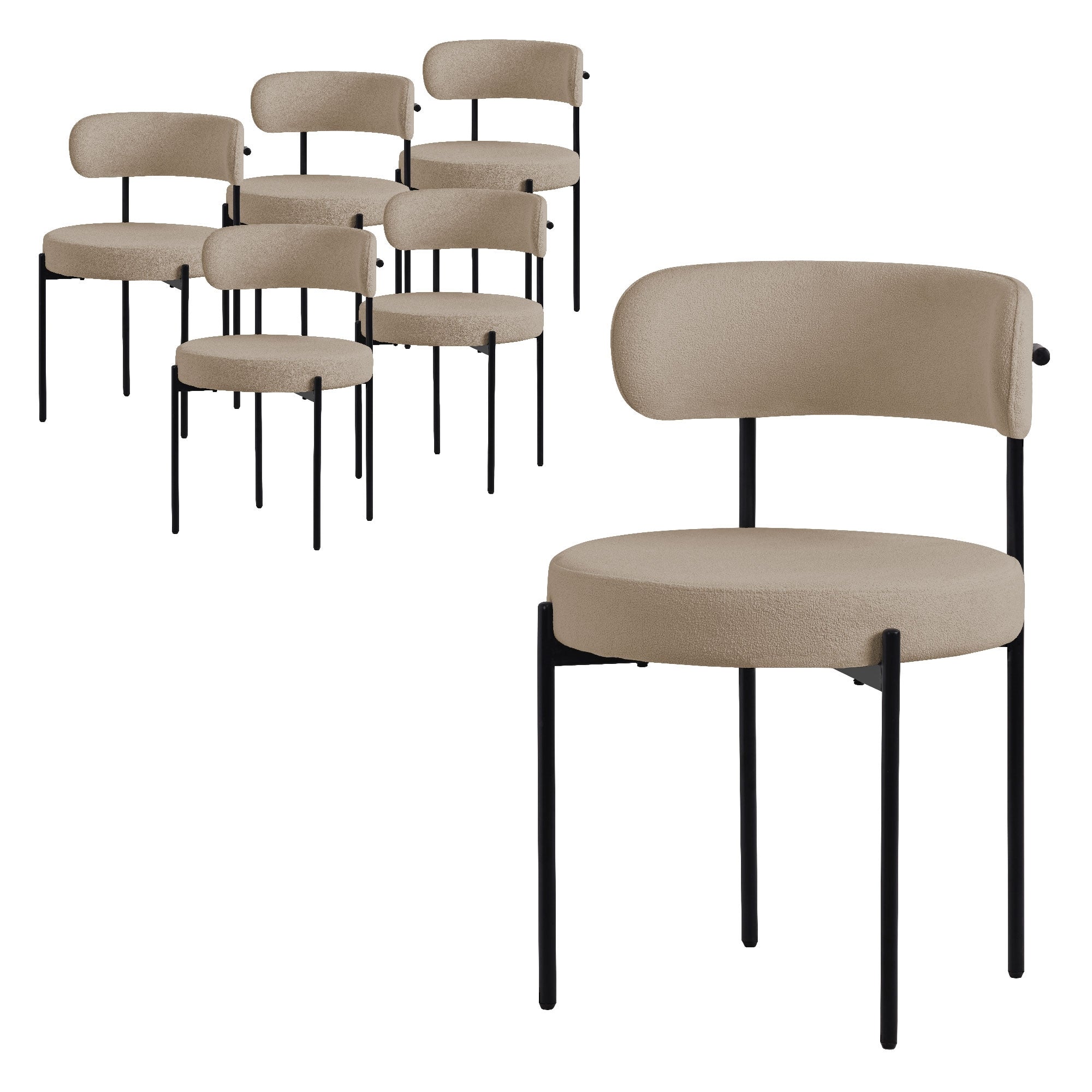 Syv beige stole med sort stel på lys baggrund.