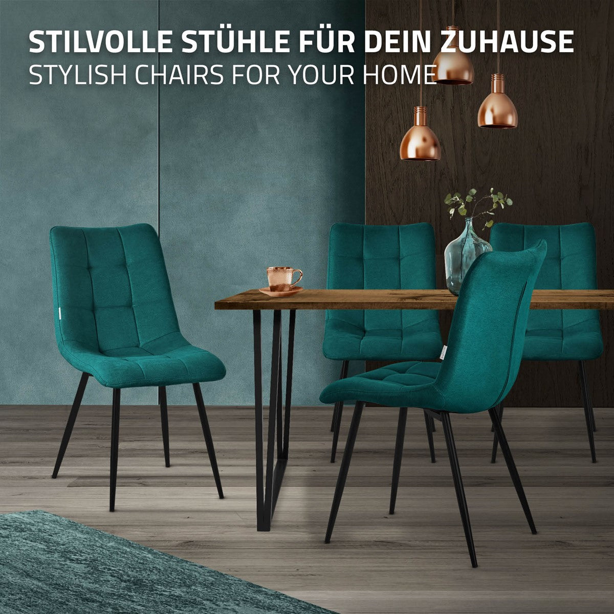 Cuatro sillas verdes alrededor de una mesa en una habitación moderna.