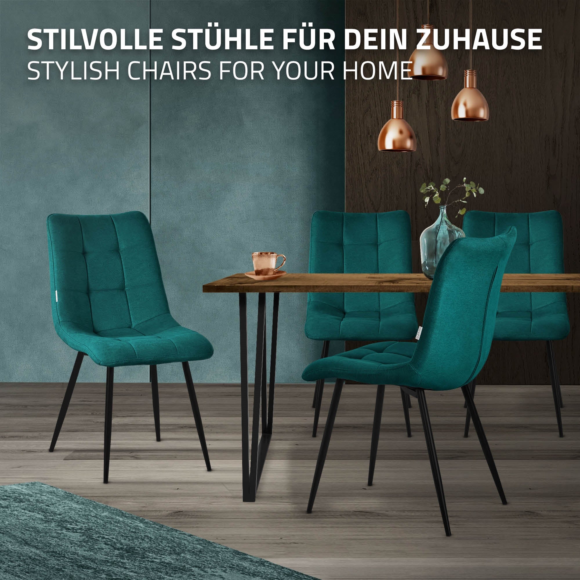 Vier grüne Stühle um einen Tisch in einem modernen Raum.