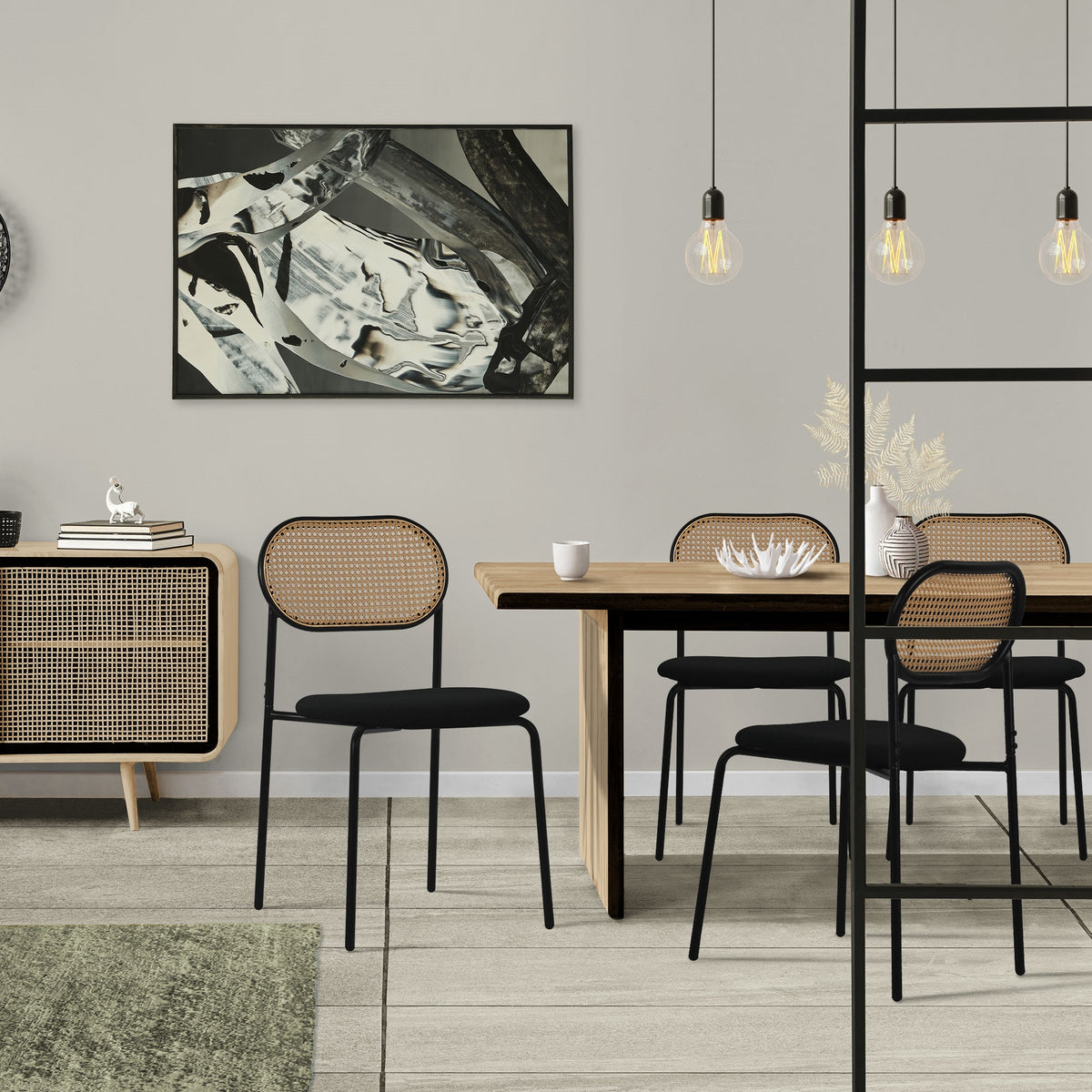 Mobilier de salle à manger moderne avec une table, des chaises et une œuvre d'art au mur.