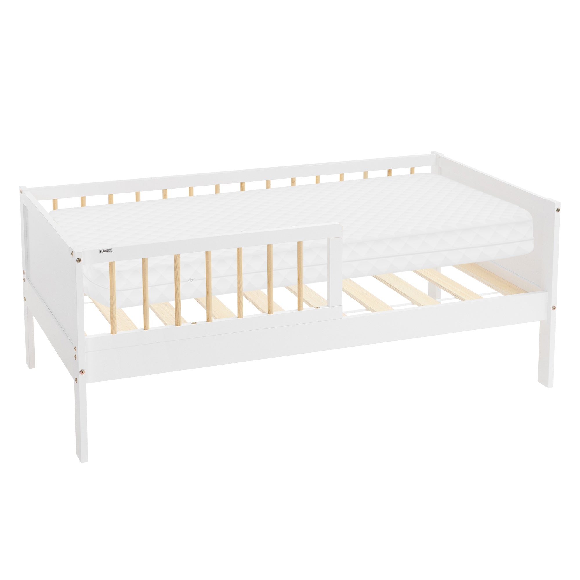 Weißes Bett mit Kaltschaummatratze und Holzlattenrost.