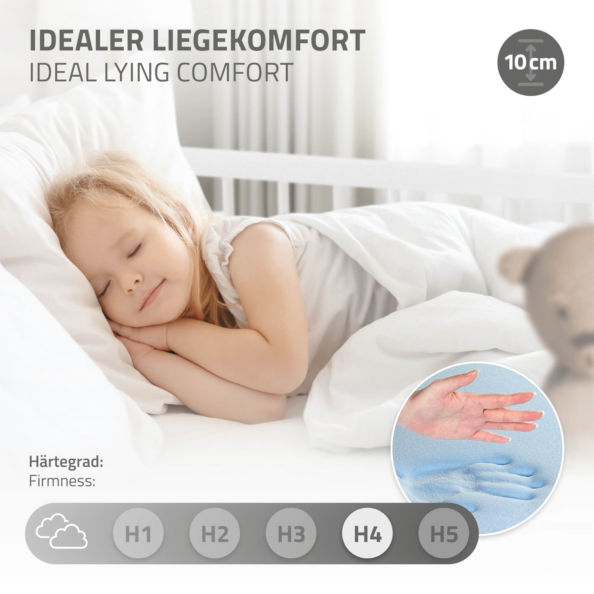 Ein schlafendes Kind im Bett mit Informationen zum Härtegrad der Matratze.