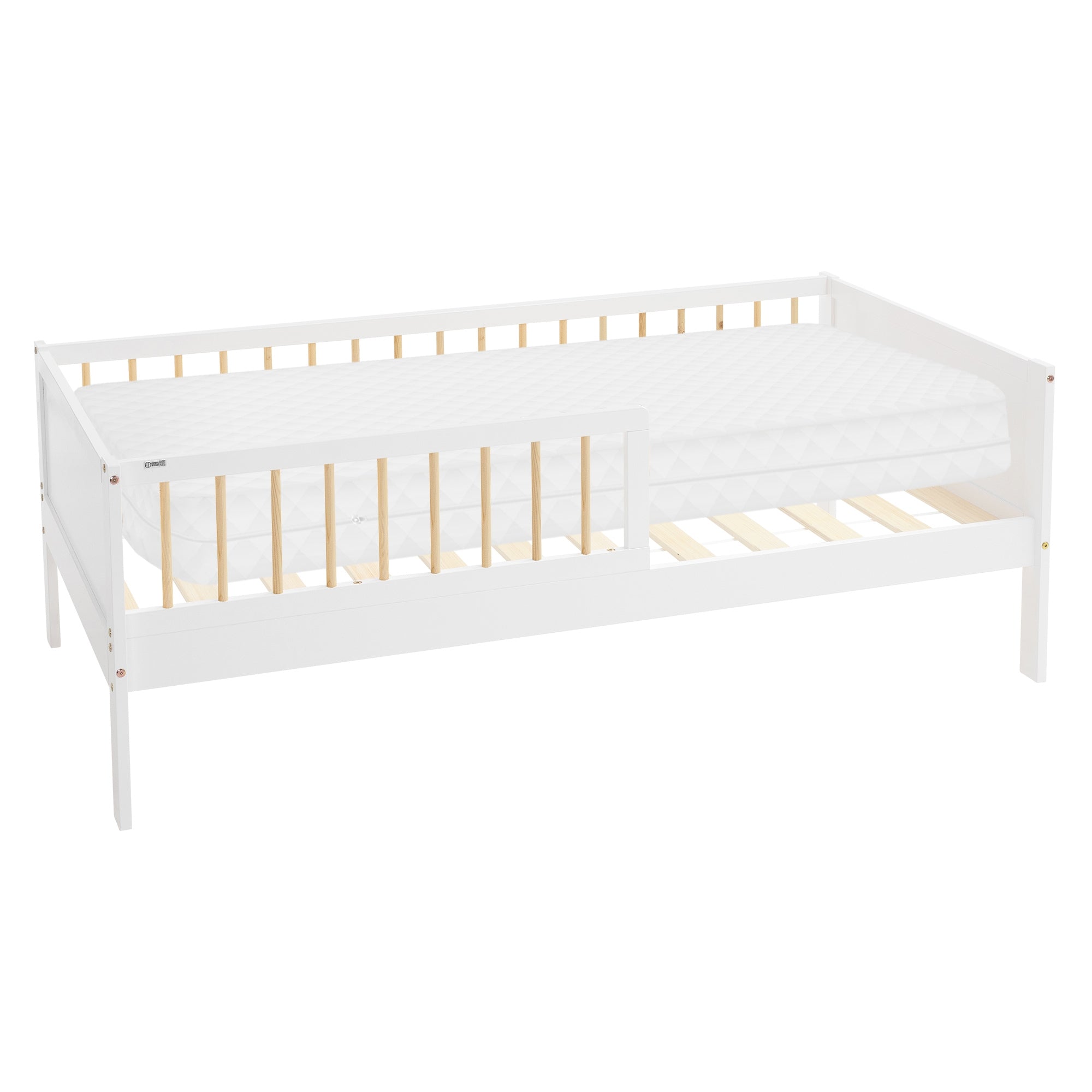Weißes Bett mit Matratze und Holzlatten.