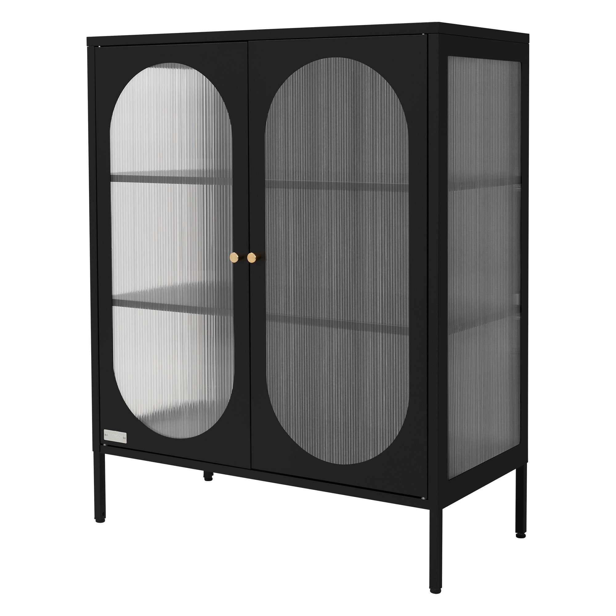 Eine schwarze Vitrine mit zwei Glastüren und offenen Regalen.