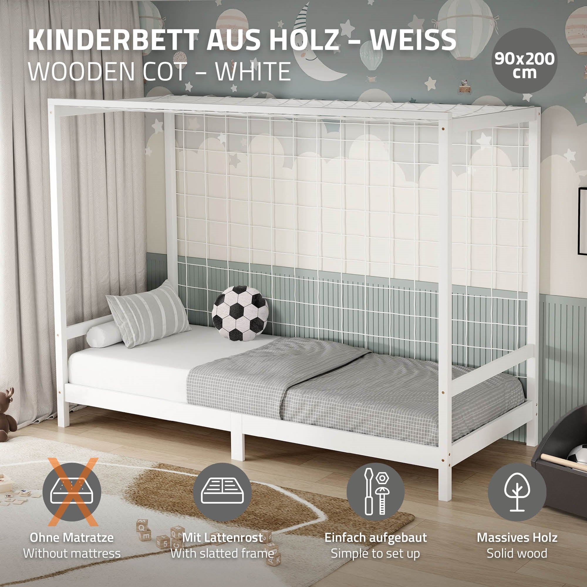 Cama infantil de madera blanca con rejilla, sin colchón, con ropa de cama gris.