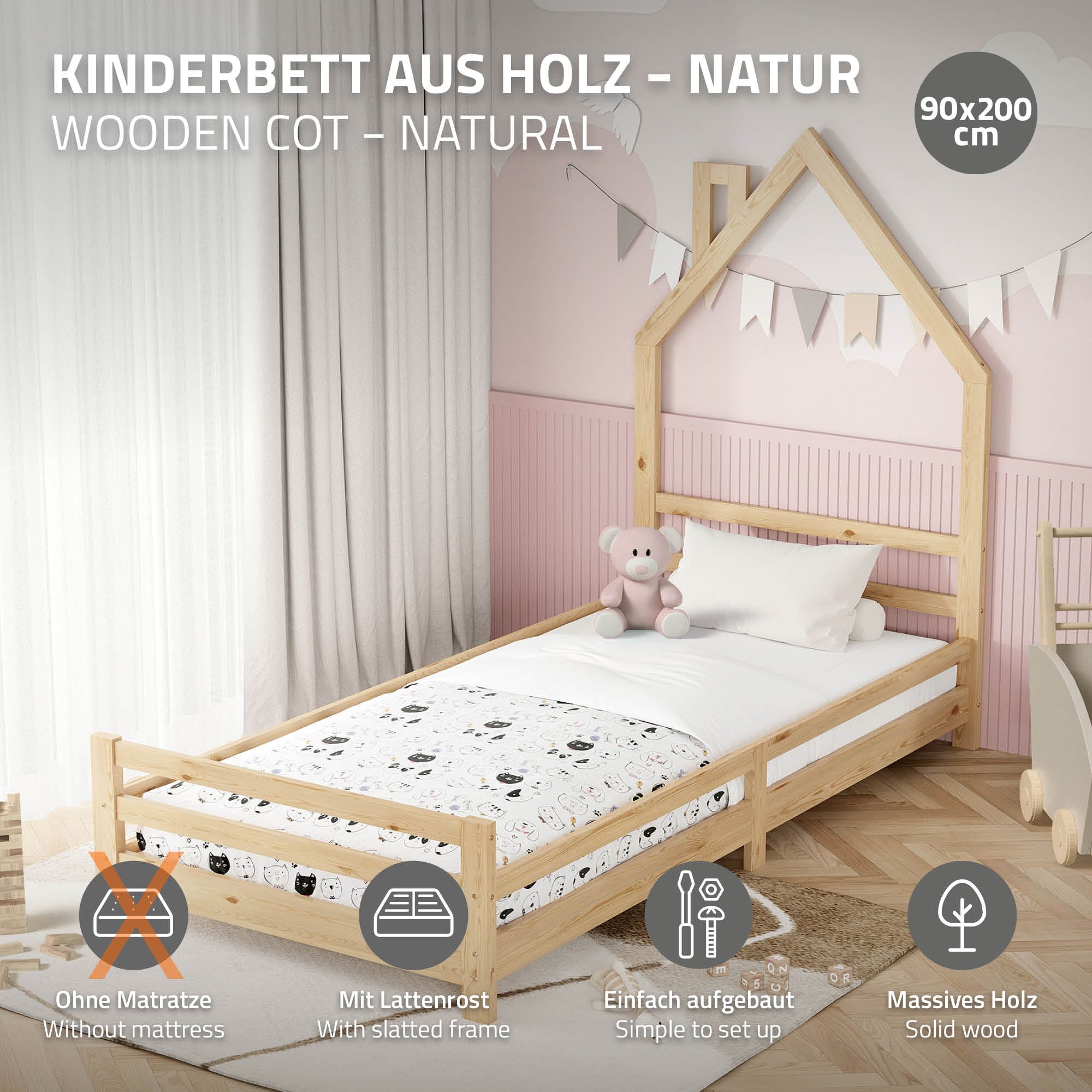 Ein naturfarbenes Kinderbett ohne Matratze in einem gemütlichen Raum.