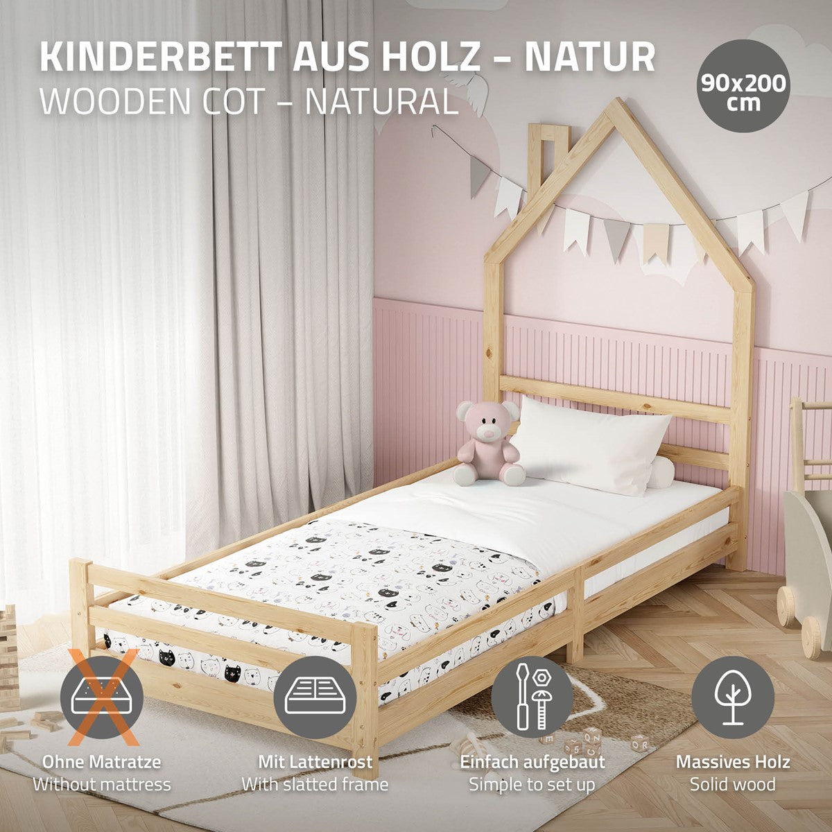 Un letto per bambini color naturale senza materasso in una stanza accogliente.
