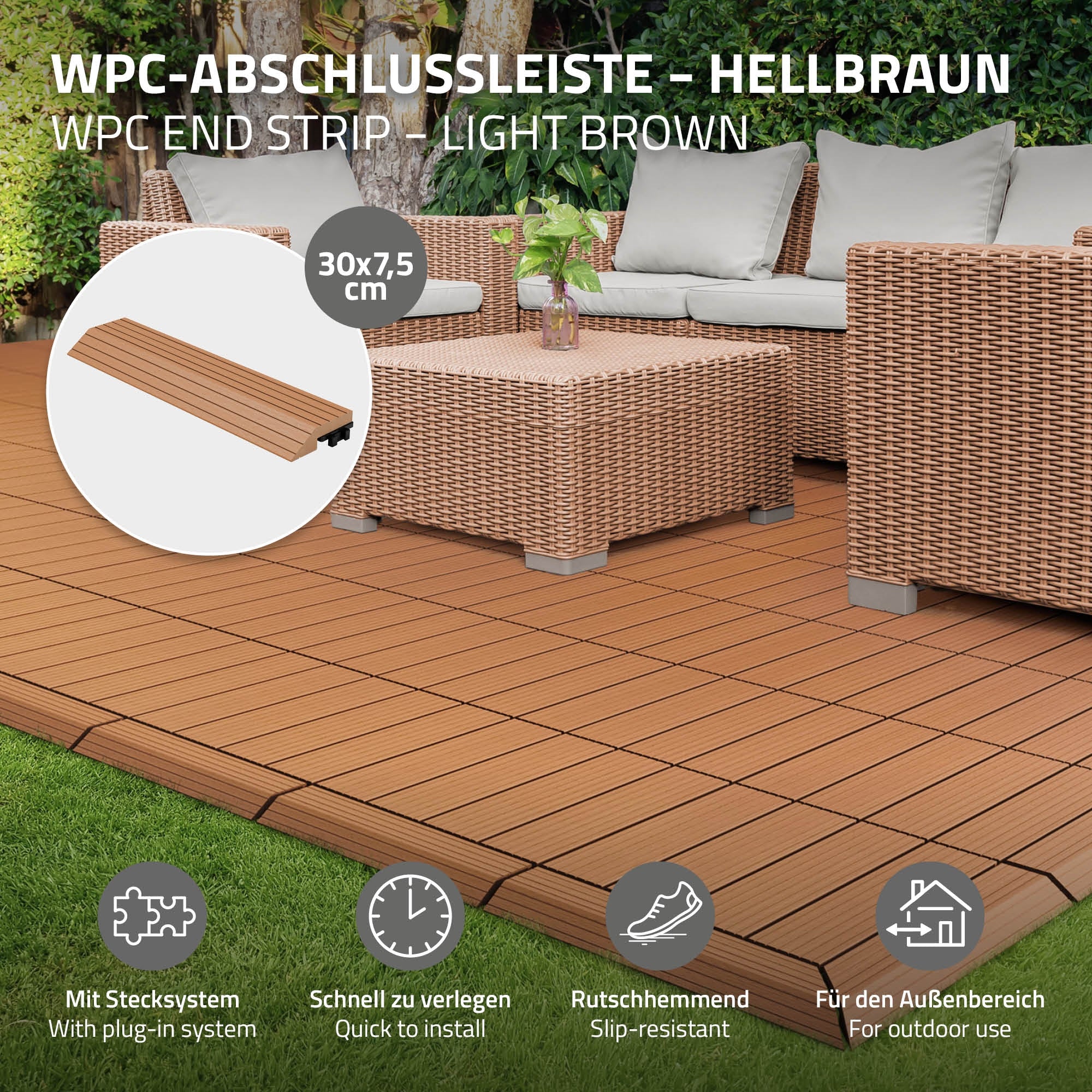 Terrasse med lysbrune WPC-afslutningslister og rattanmøbler.