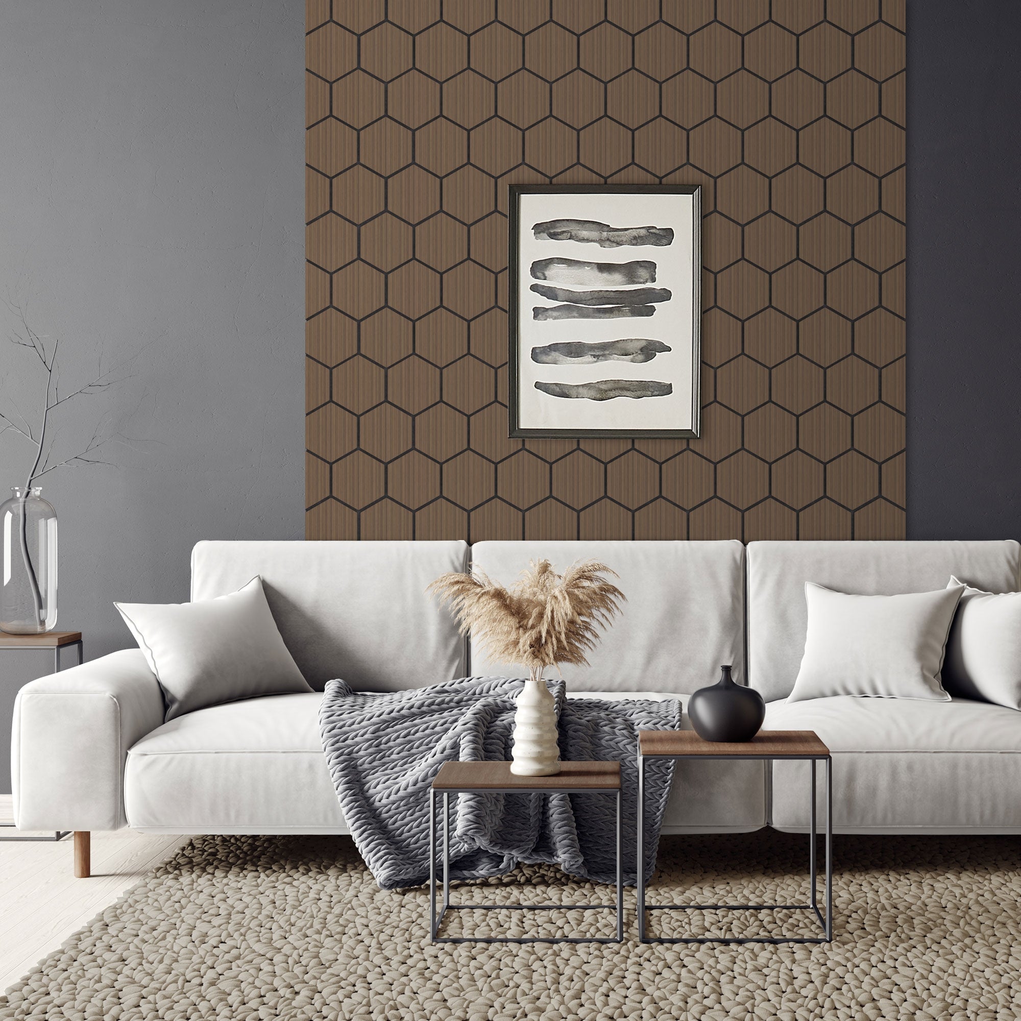 Stue med grå væg, beige sofa, puder, bord og vægmaleri.