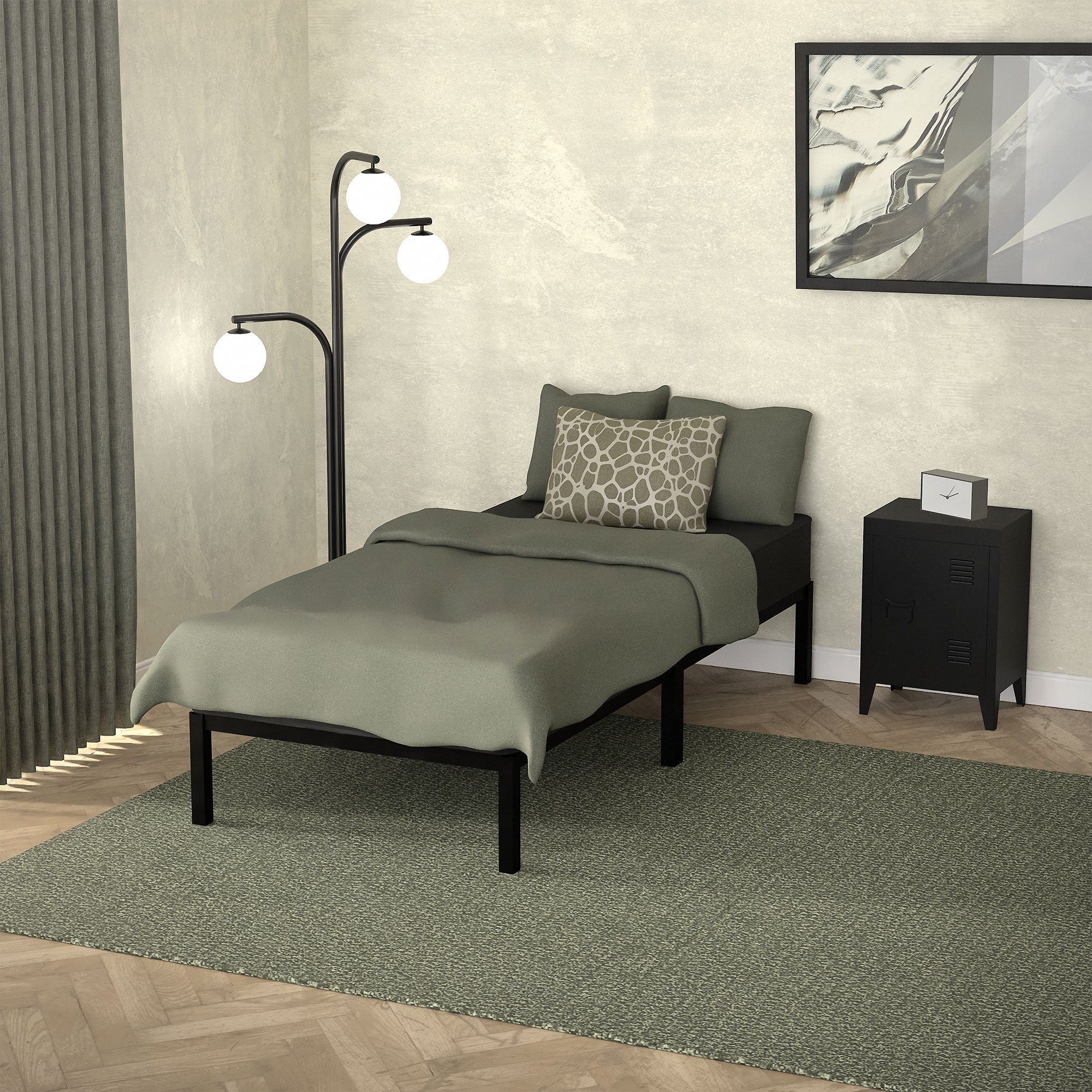 Ein einfaches Bett in einem Raum mit einer Lampe und einem Teppich.