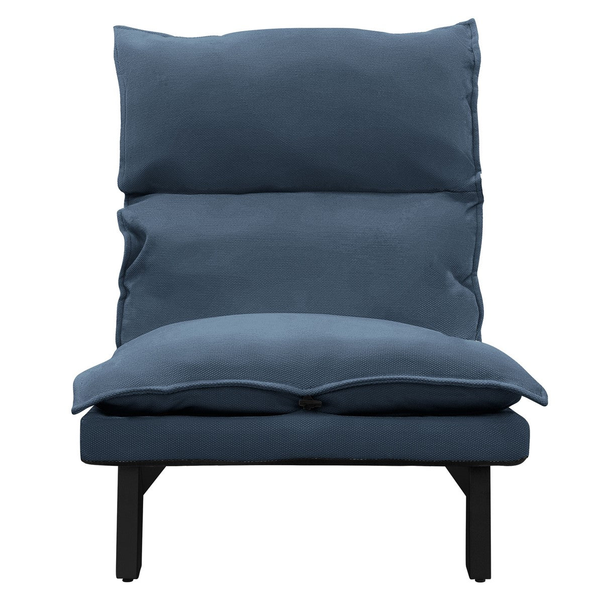 Un fauteuil bleu avec deux grands coussins sur fond blanc.