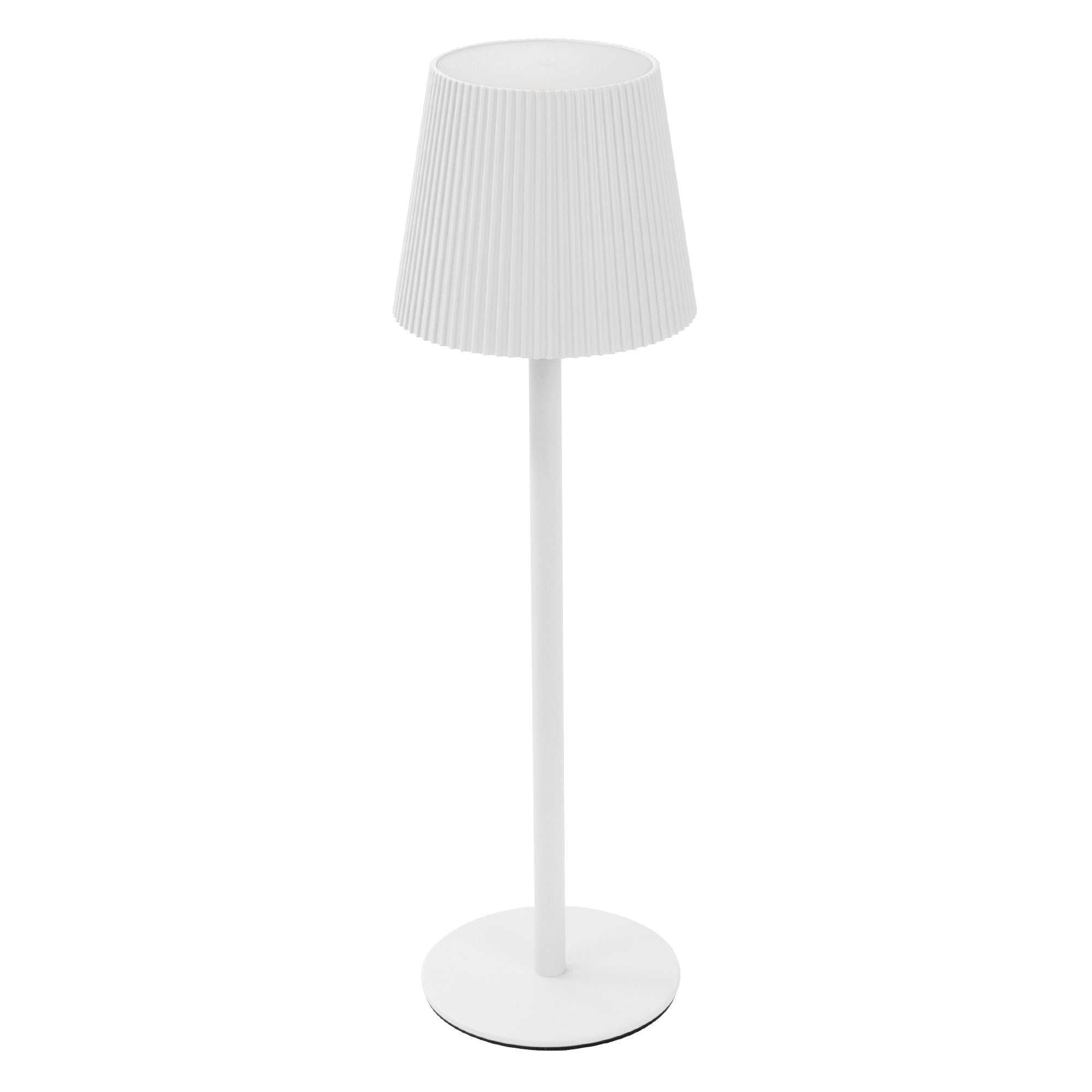 Stehlampe mit einem weißen Lampenschirm auf einem weißen Hintergrund.