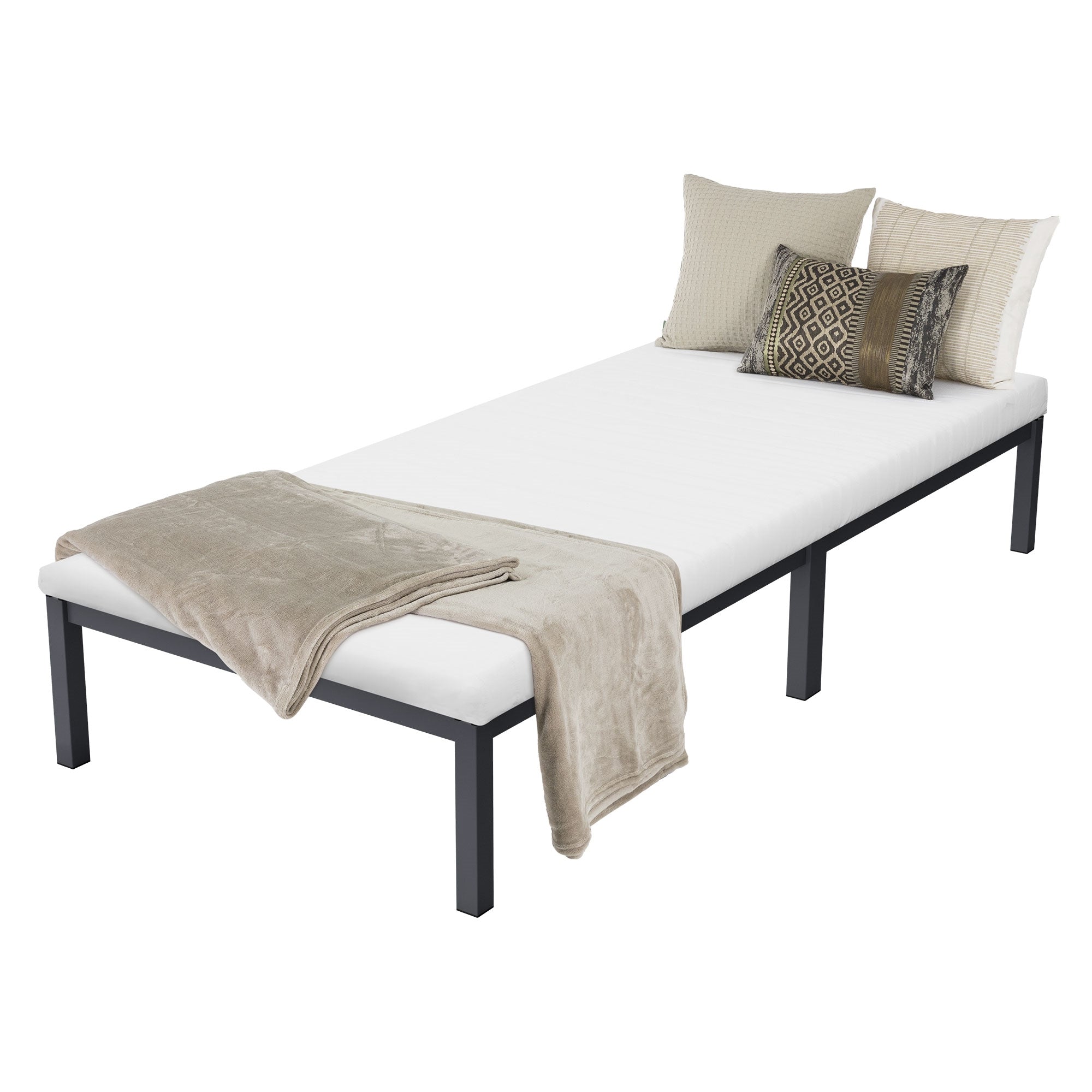 Ein Bett mit weißen Laken und mehreren Kissen in verschiedenen Farben.