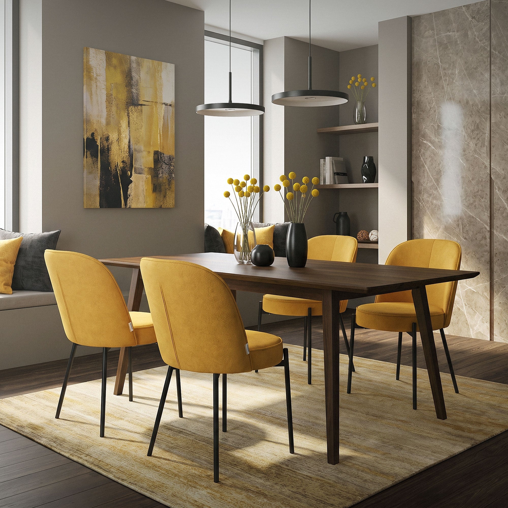 Esszimmer mit gelben Stühlen, Holztisch und gelben Blumen in einer Vase.