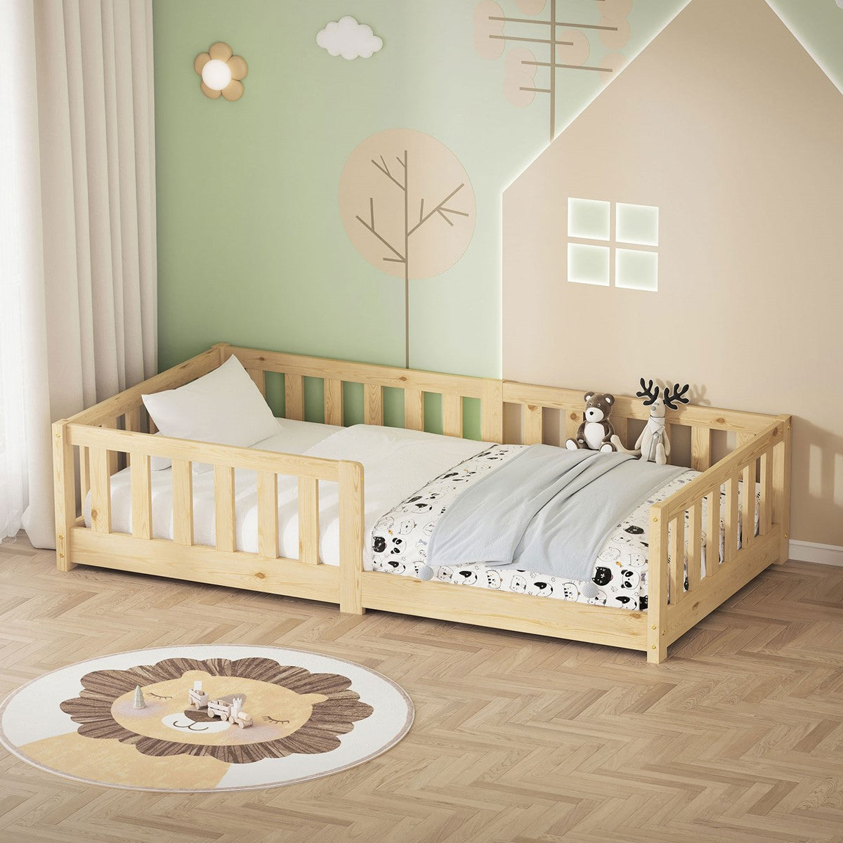 Holzbett in einem Kinderzimmer mit Kissen und Decke, runder Teppich.