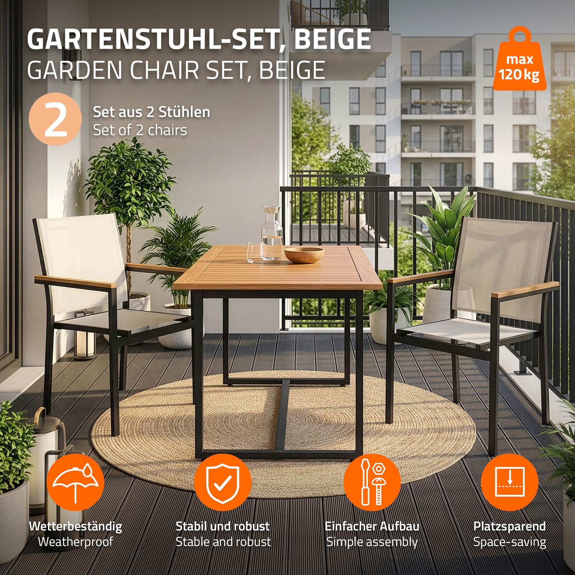 Beige Gartenstuhl-Set mit zwei Stühlen und einem Tisch auf einem Balkon.