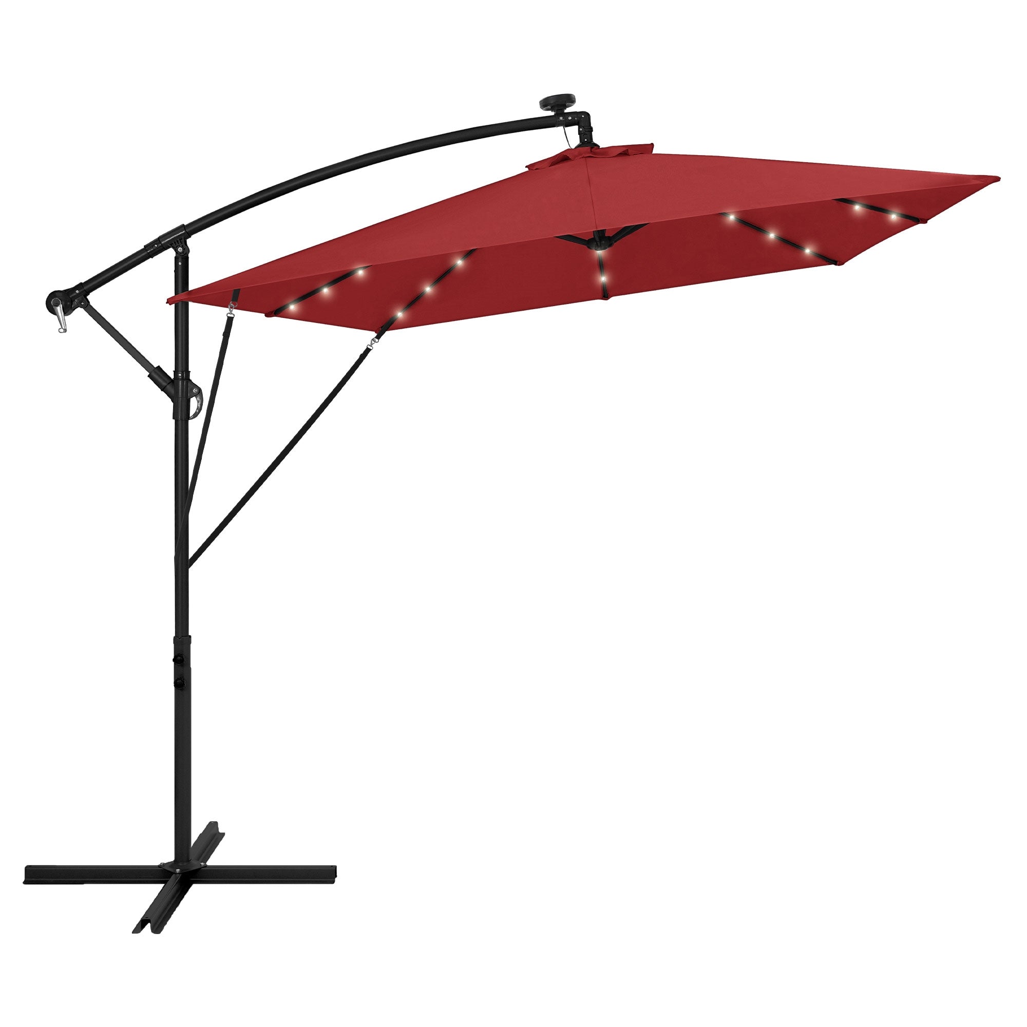 Rød parasol med belysning, monteret på en stabil ramme.