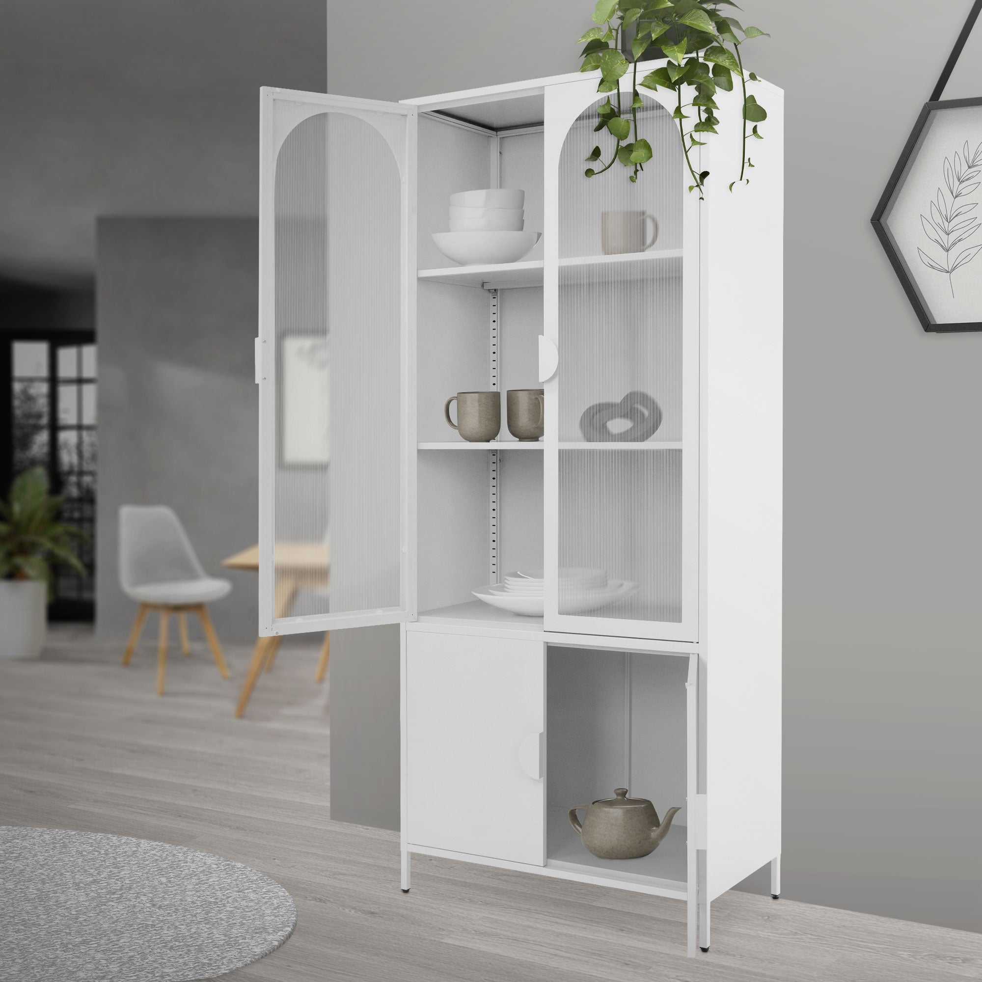 Vitrine blanche avec des plantes et de la vaisselle à l'intérieur.